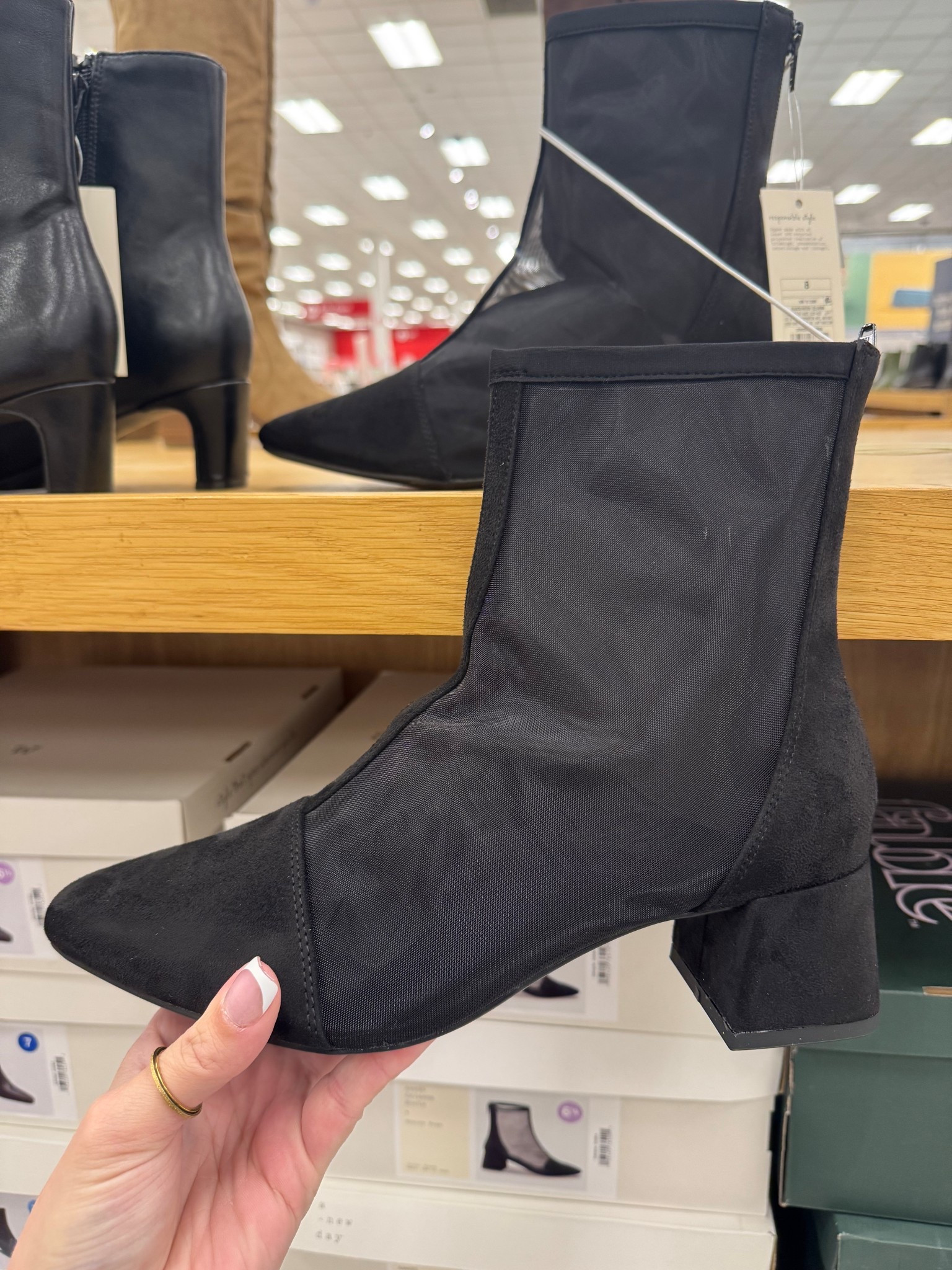 These black ankle boots = instant outfit upgrade 🖤 Linked them on my LTK for you to shop!