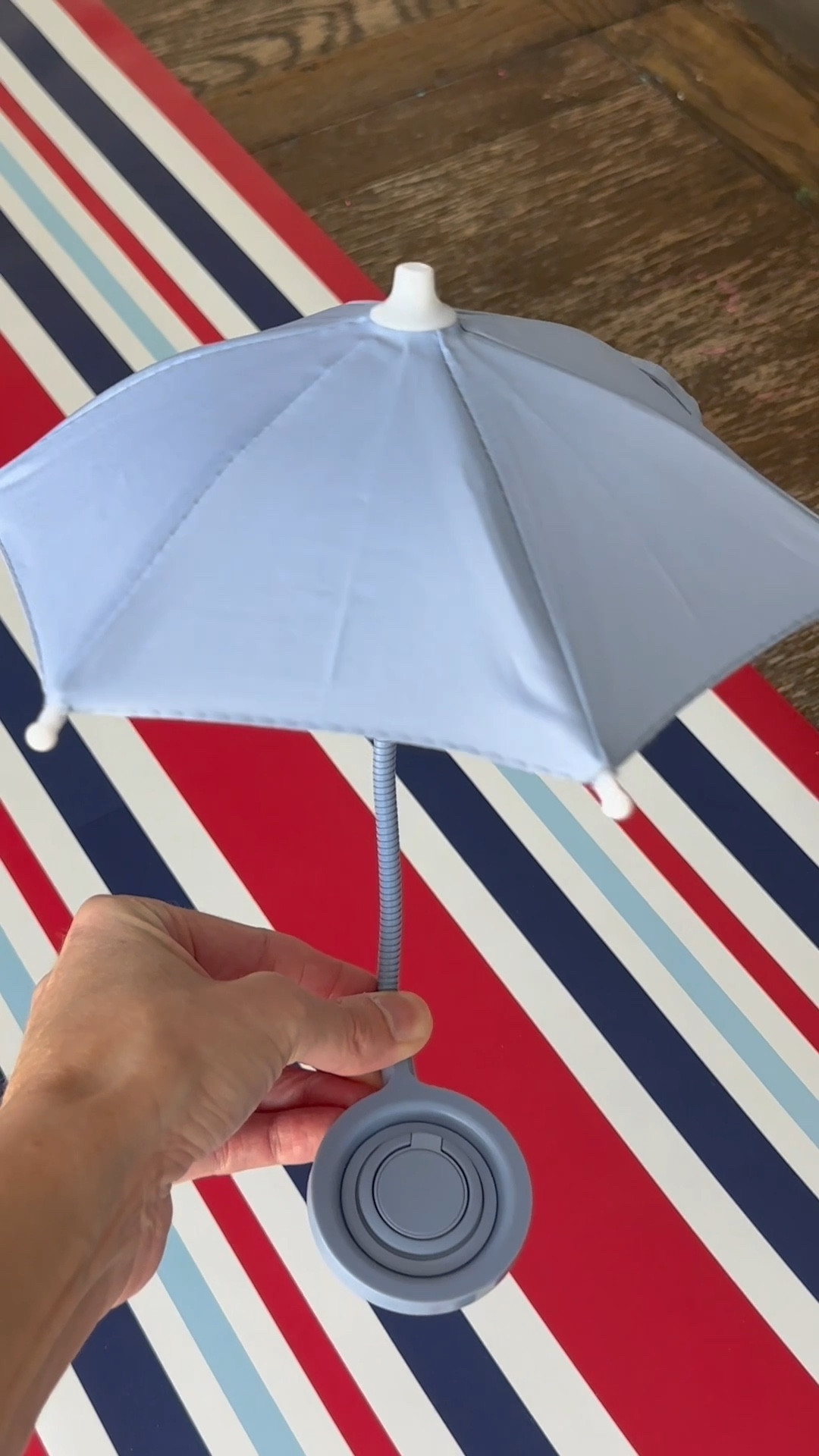 How cute is this umbrella for your phone?! It just attaches to the back and will shade your phone when you’re in the sun this Summer! ⛱️

#LTKFindsUnder50