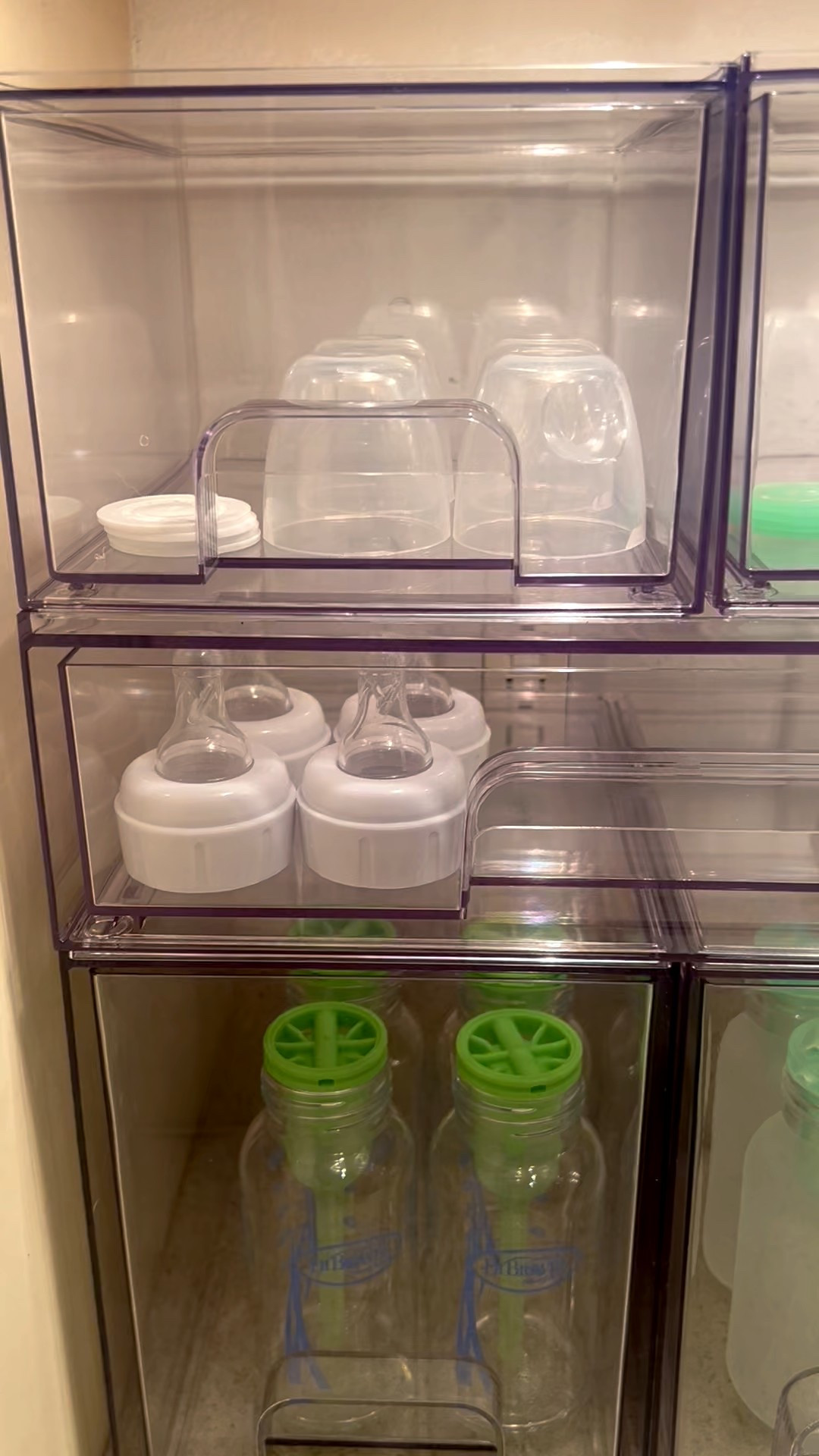 I like a neat counter. I like things to be organized. This is the PERFECT baby bottle organizer. See LTK for link in bio. #babybottle #babyproducts #organizationhacks #storagehacks #babymusthaves #munchkin #drbrown #amazonfinds

#LTKmomlife #LTKHome #LTKBump