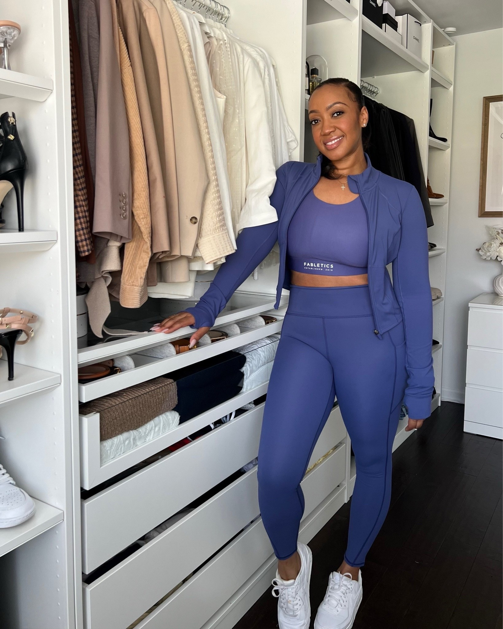 The @fabletics Velvet Dawn color is sooo pretty! You all know I love a good matching set and this fun set featuring their pureluxe leggings (always super soft) and cropped jacket are perfect! Wearing a Large and it runs TTS. #FableticsPartner 

Be sure to check out http://fabletics.com/MoveInFabletics to access VIP Membership!