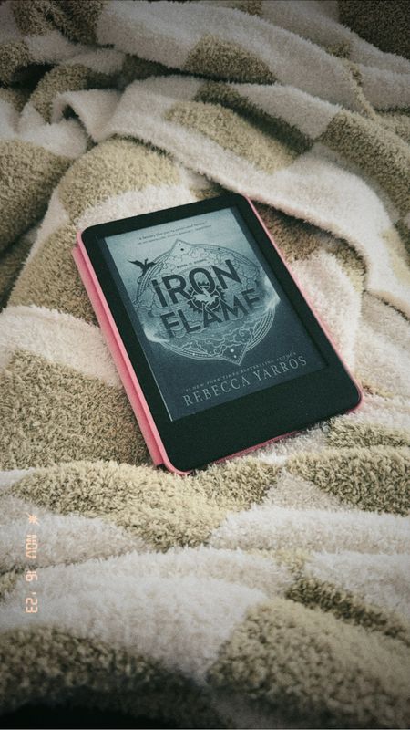 Anyone else obsessed with Rebecca Yarros and Fourth Wing/Iron Flame? Love to cozy up with my Barefoot Dreams blanket dupe and my Kindle on these cozy fall days ♥️

#LTKfindsunder50 #LTKhome #LTKGiftGuide