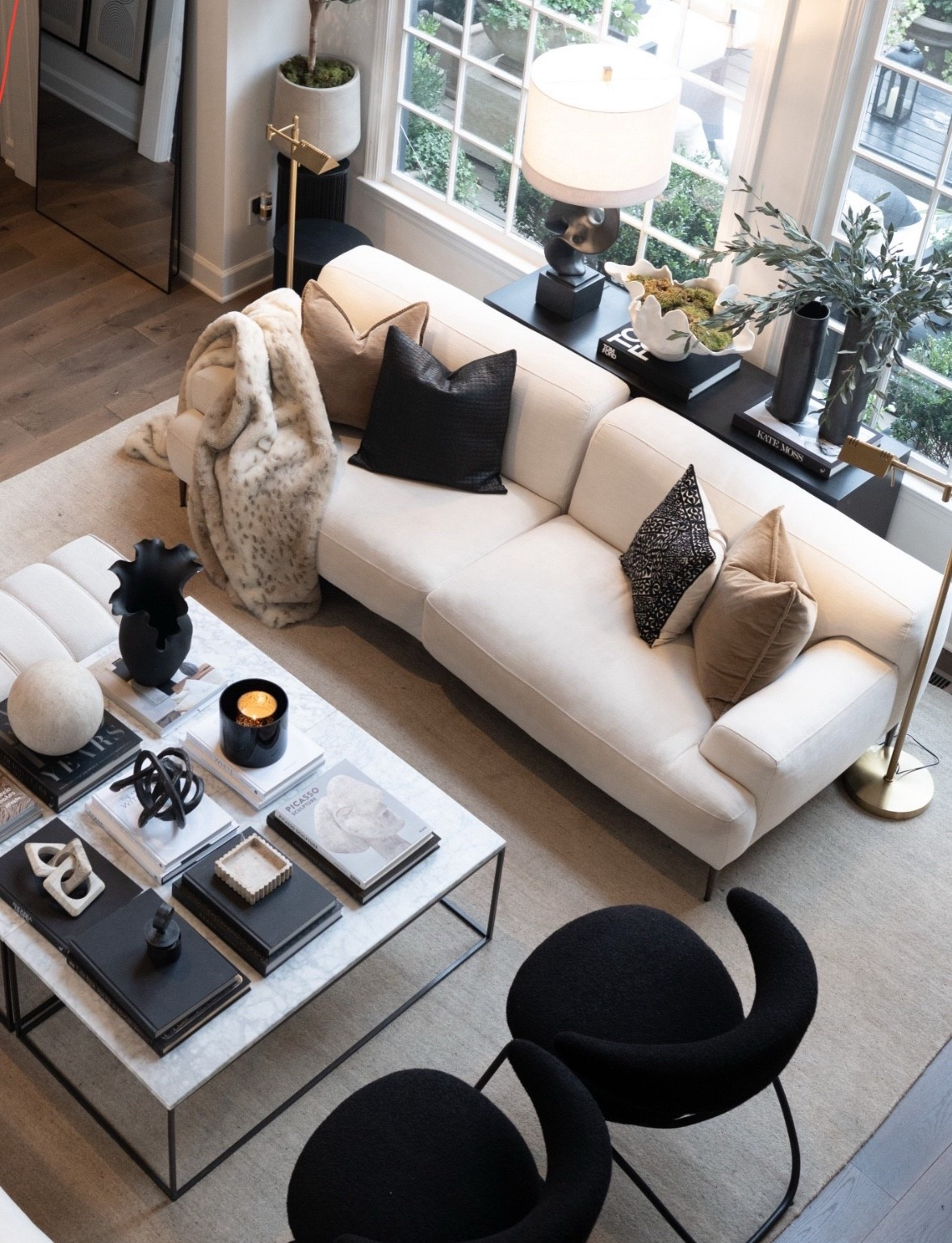 A room with a view and a view with a room!


House of Valentina, classic modern, home decor, interior design



#LTKOver40 #LTKFindsUnder100 #LTKHome