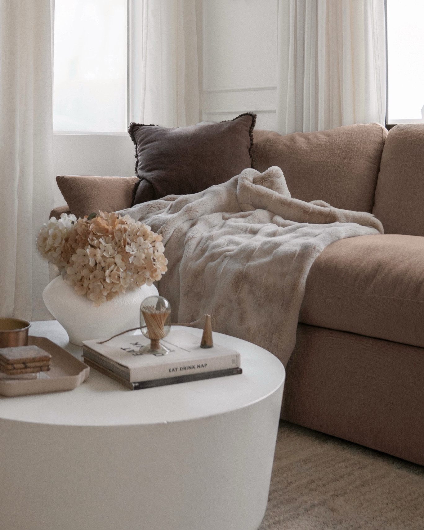 Dreamy living room stills  🤎

TWO PAGES SHADE DETAILS:
Cordless Roman Shade | Jawara Ivory Beige | Blackout Liner

#windowtreatment #HomeDecor #romanshade #blinds #twopages #casachicollo #twopageshome #modernorganic #twopagescurtains #neutralhome #interiordesigner 