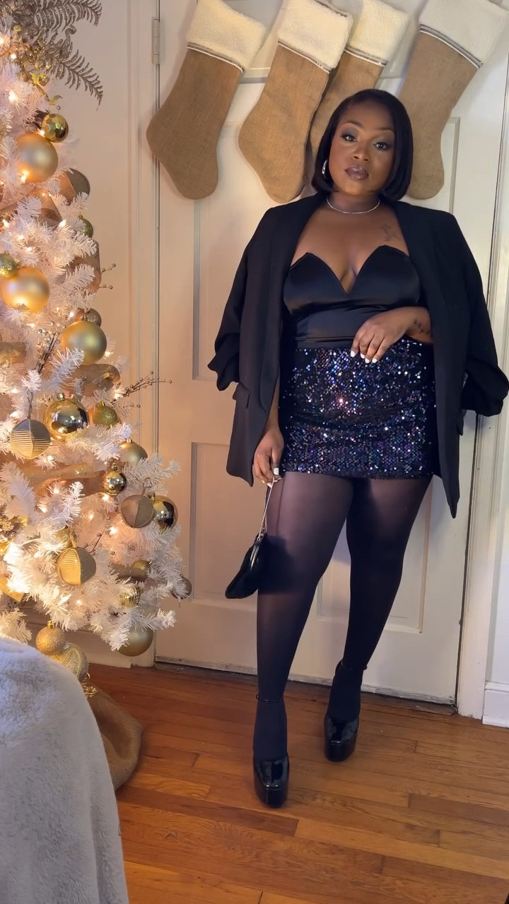 I mean who doesn’t like sequin and shimmer for a party 🎉? 

#christmasparty #outfitinspo #holidayfun #christmastime #style 