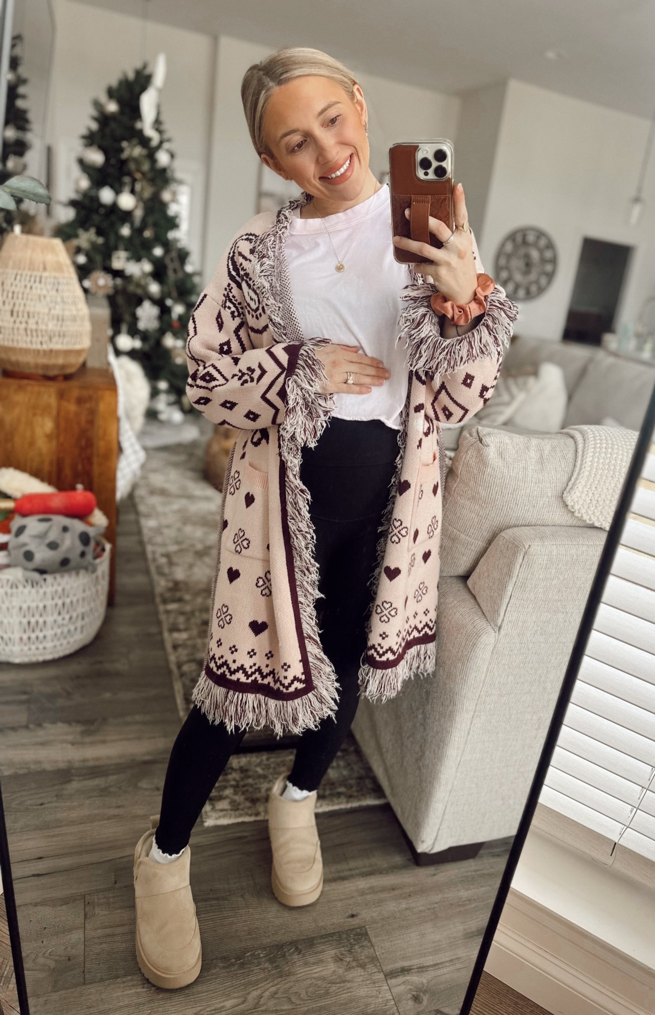 “Kerstyn35” for 35% off my cardigan 🤭💓

#LTKgrwm #LTKootd