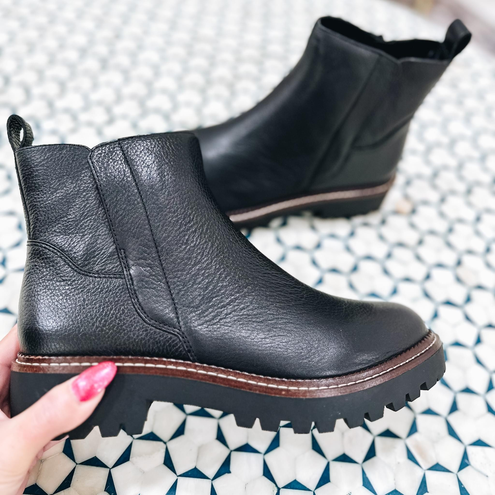Chelsea boots 
Fashionablylatemom 
Fashionably late mom 
Nordstrom 