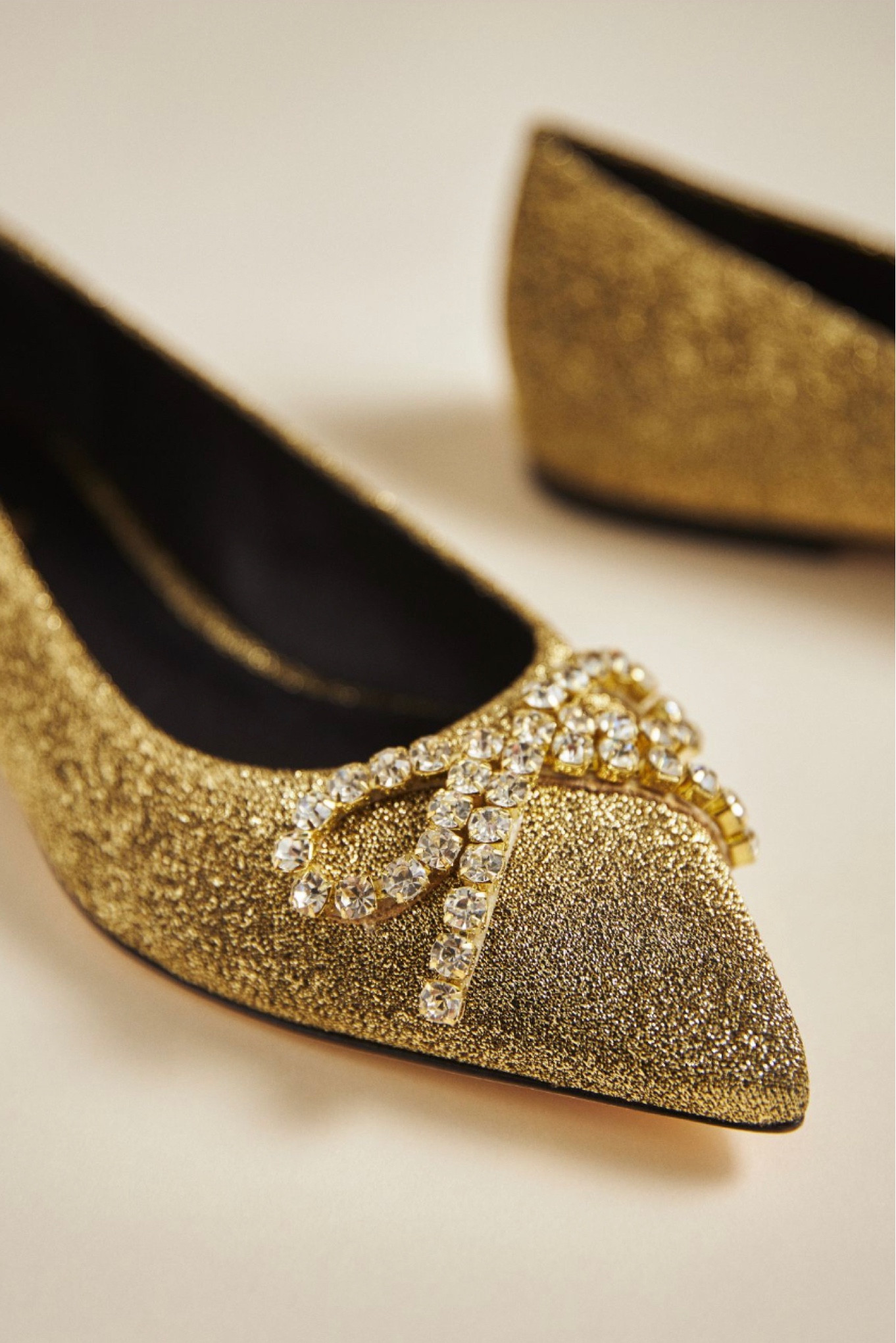 BRB, on a metallic shoe hiatus right now. So many styles trending for fall; flats are a must starting with the ballet and maryjane styles, and add in fun menswear inspired styles with a sparkle or two ⚡️ These are some of my @Anthropologie faves!

#anthropologie #shoeedit #metallic #maryjane # ballet

#LTKstyletip #LTKFind #LTKshoecrush