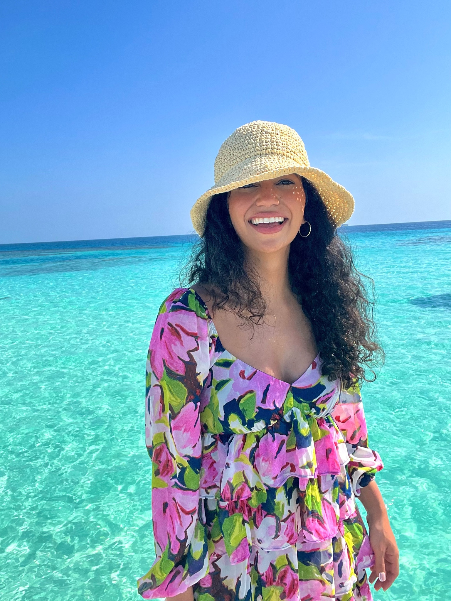 Flowy Floral Dress and Bucket Hat

#vacation #vacationoutfit #traveloutfit #travel #flowydress #floraldress #buckethat #springdress #abercrombie