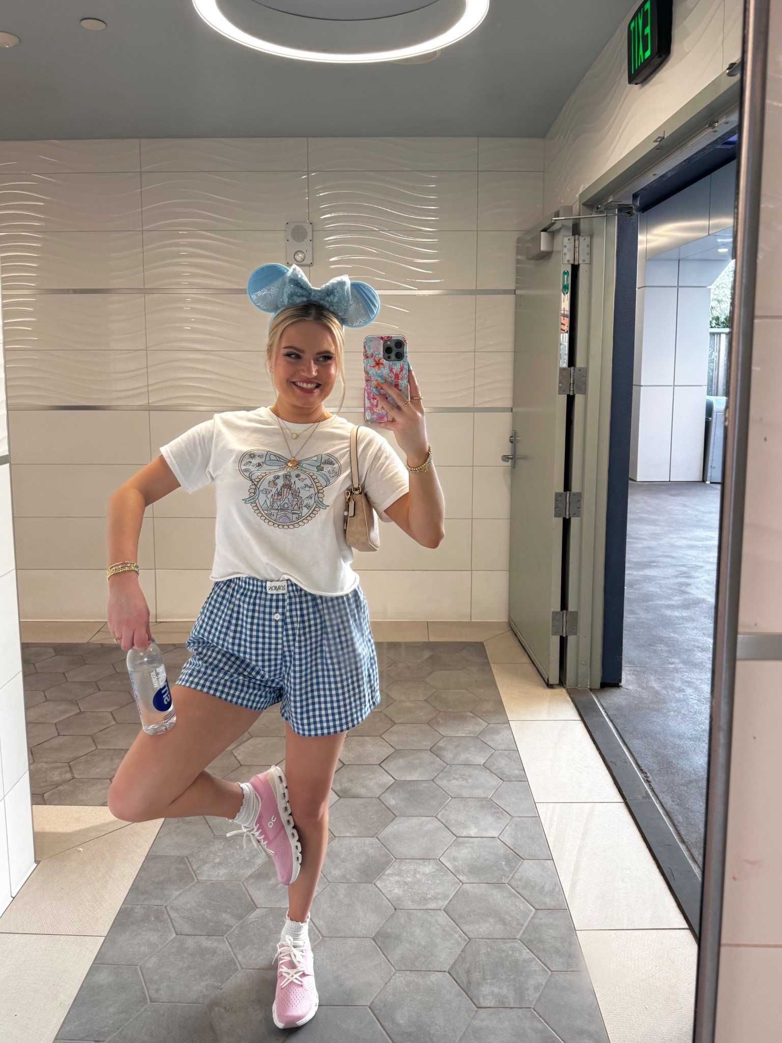 Disney Magic kingdom outfit 👑✈️✨🩵

#disney #travel #florida #disneyoutfit