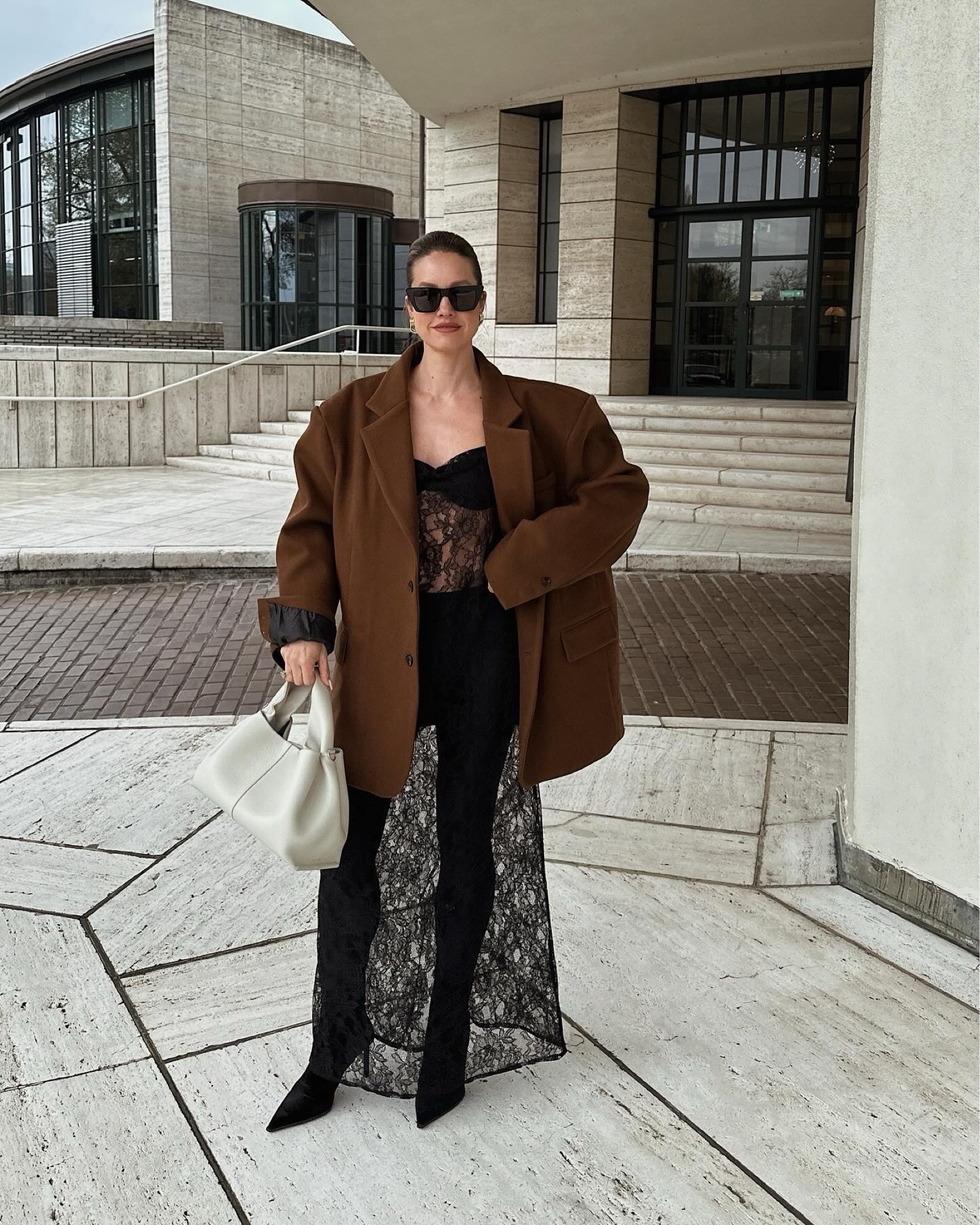 Oversized blazer 🤎

Lace dress, oversized blazer, brown blazer 

#LTKSeasonal #LTKeurope