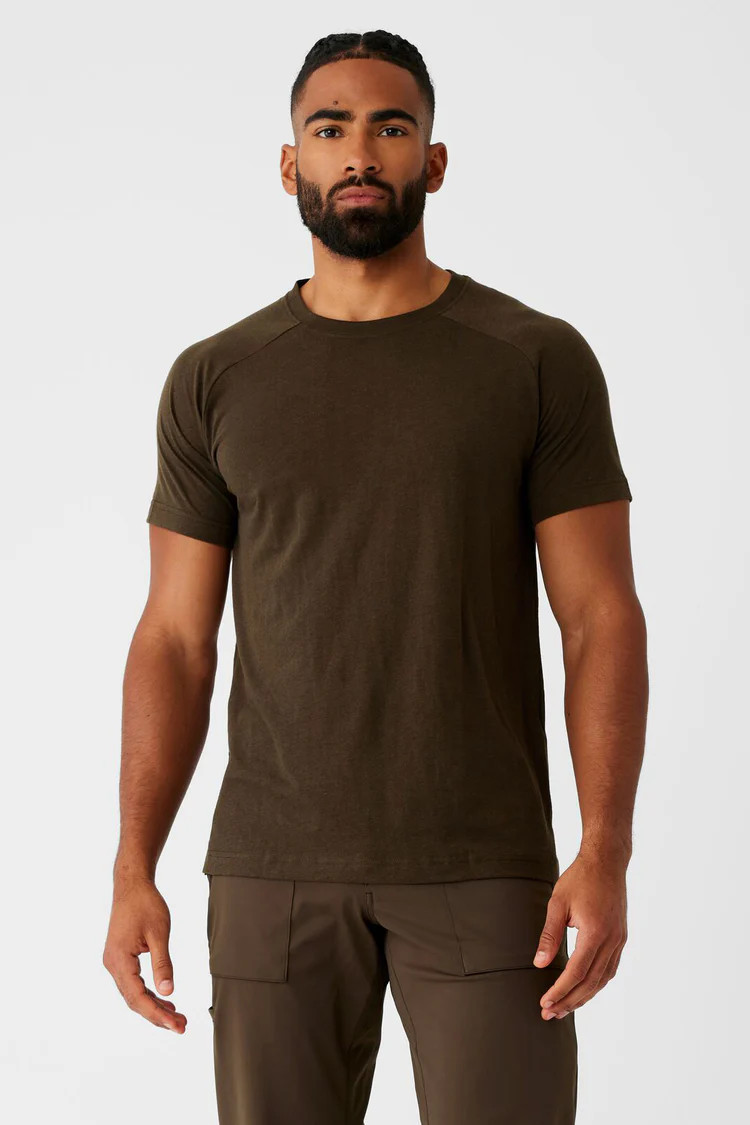 The Triumph Crew Neck Tee | Alo Yoga