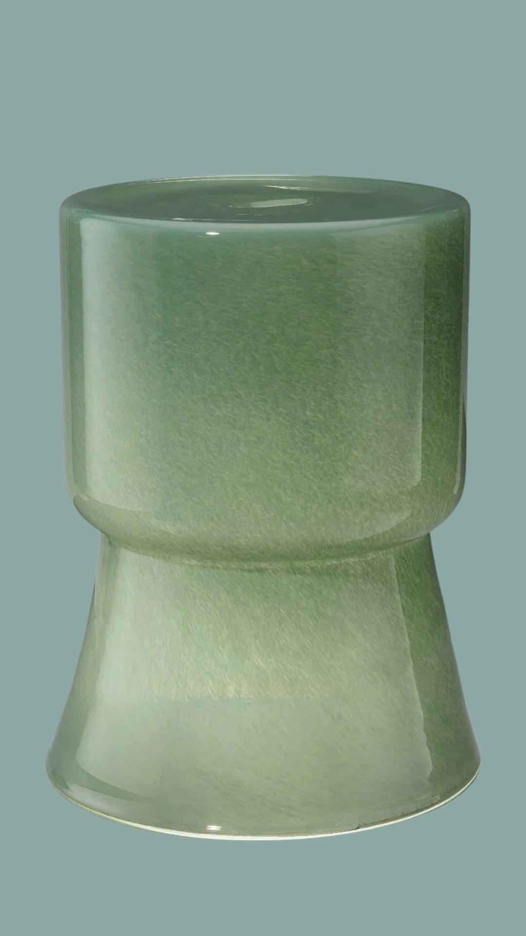 Looking for a stylish accent that’s equal parts functional and chic? Our NEW garden stools are the perfect piece for any environment - inside or out ☀️