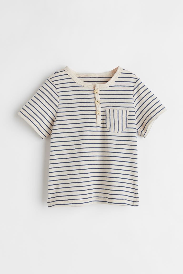 T-shirt in soft cotton jersey with three buttons at the top and a chest pocket. | H&M (US)