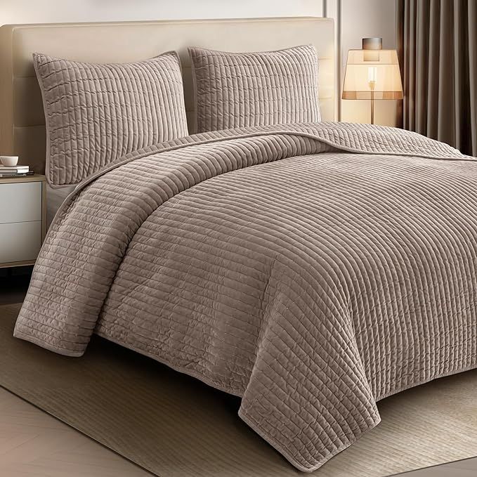 SHALALA Velvet Quilt King Size,Striped Bedding Set,Lightweight Velvet Comforter,Luxurious Suede B... | Amazon (US)