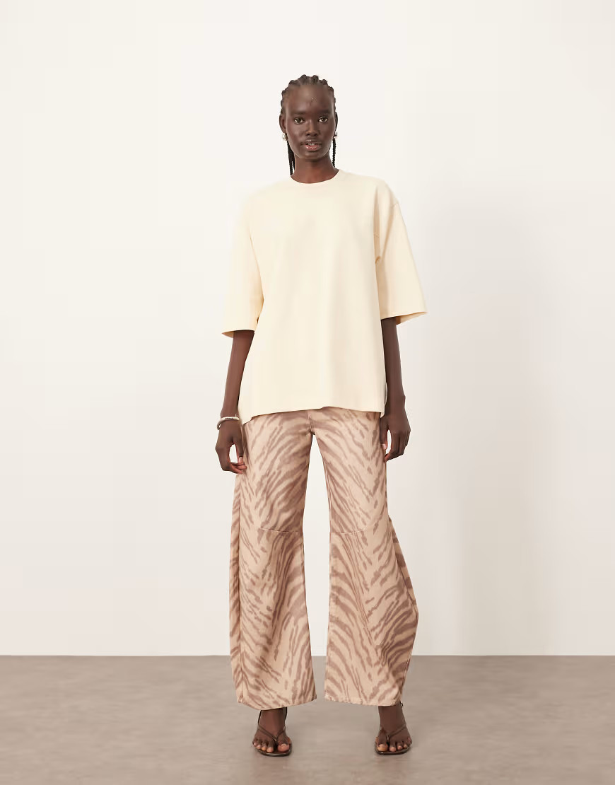 ARRANGE Sydney denim barrel leg jeans in natural tiger print-Brown | ASOS (Global)