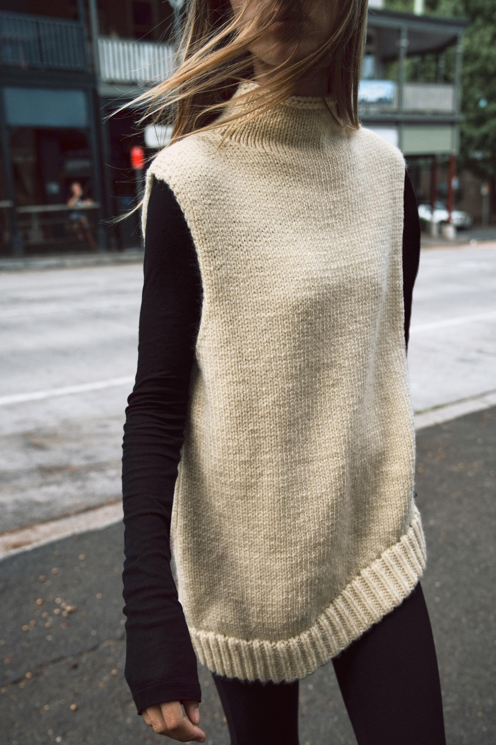 High-neck, sleeveless vest. Asymmetric hem. | Zara US