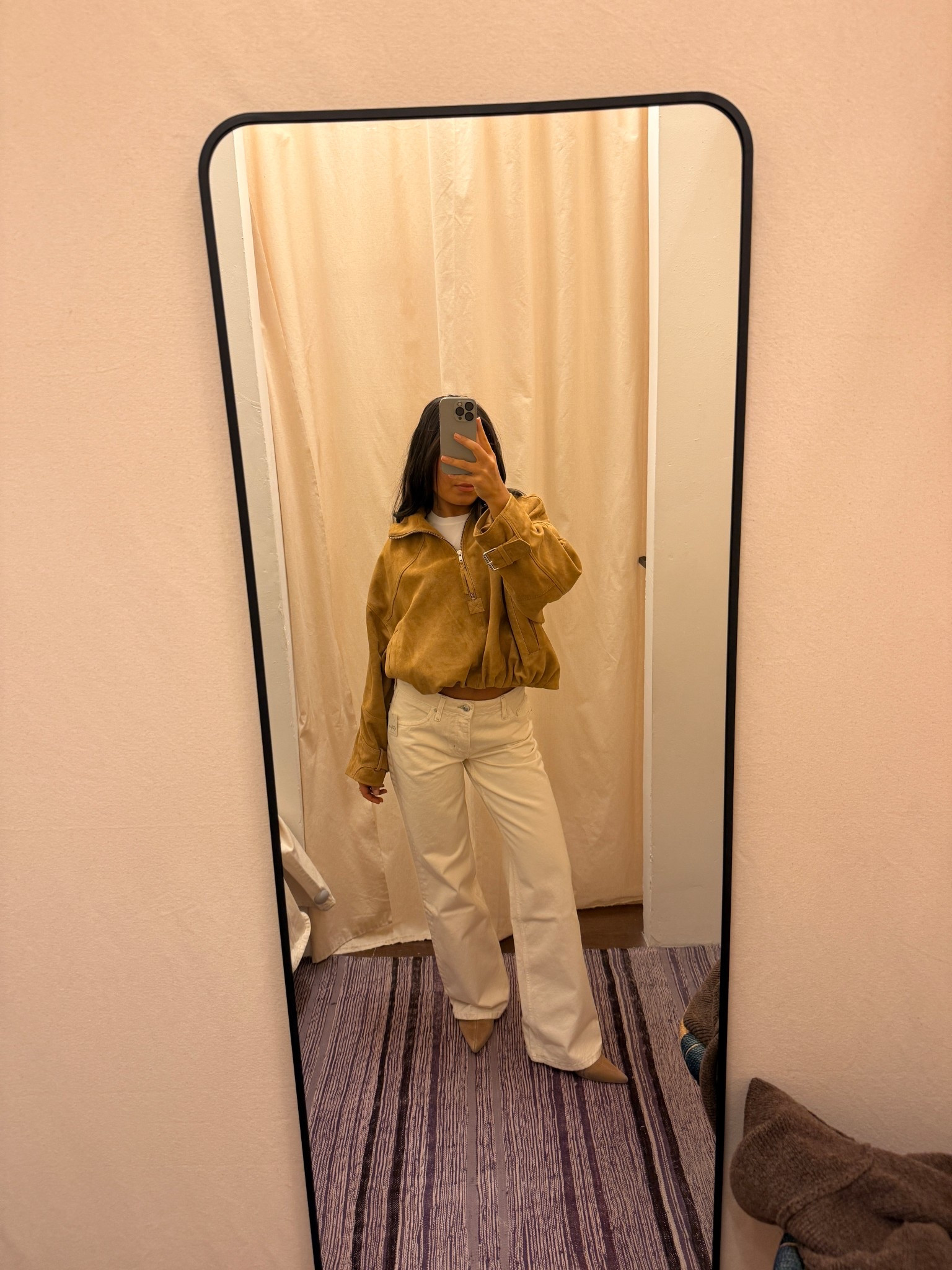 27 in denim!! i sized up from a 24. and the suede jacket is just insane… also comes in black. wearing xs! 