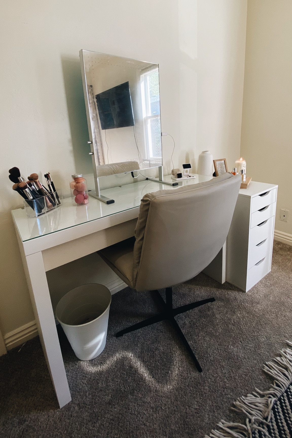 The actual vanity and drawers are from ikea, but I found similar ones on Amazon! 

#LTKFind #LTKxPrimeDay #LTKhome