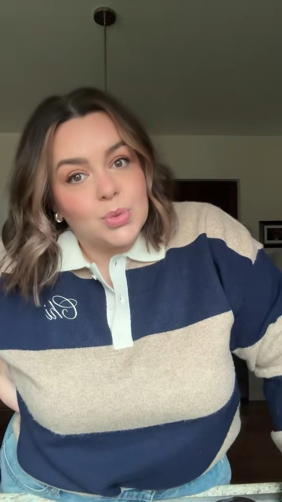 Sports gear that doesn’t sacrifice styles Alice + Wonder does Chicago best. 

🐻⬇️

Wearing an XL 

#LTKootd