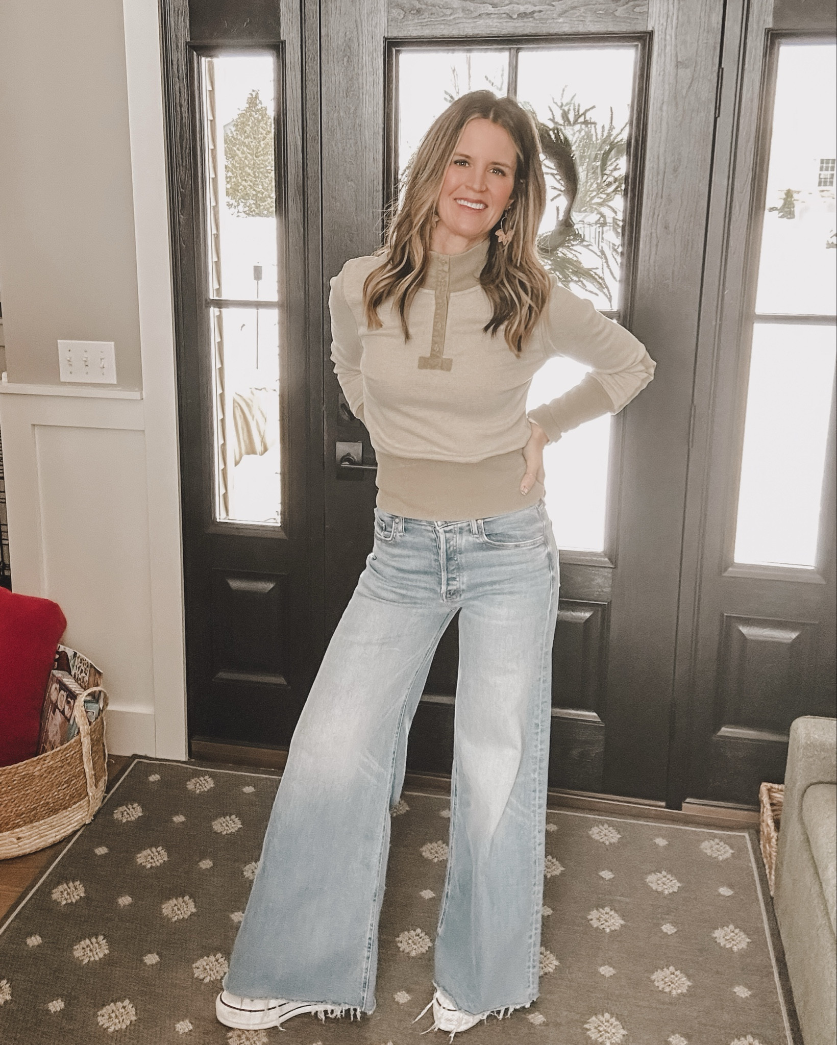 Mother Denim Wide-Leg Jeans 🤍
These Mother jeans are that perfect blend of relaxed and polished. High-rise fit with a flattering waist, soft premium denim, and an easy wide-leg silhouette that pairs with everything from sneakers to boots. They hold their shape without feeling stiff and give that effortless “cool mom” vibe. True to size and so comfortable you’ll reach for them on repeat.

Why I love them:
• Flattering high rise
• Soft, premium denim
• Trendy wide-leg fit
• Easy to dress up or down
#motherdenim #over40mom 

I am wearing a size 27 regular and am 5’9, 138 lbs.

#LTKTall #LTKOver40
