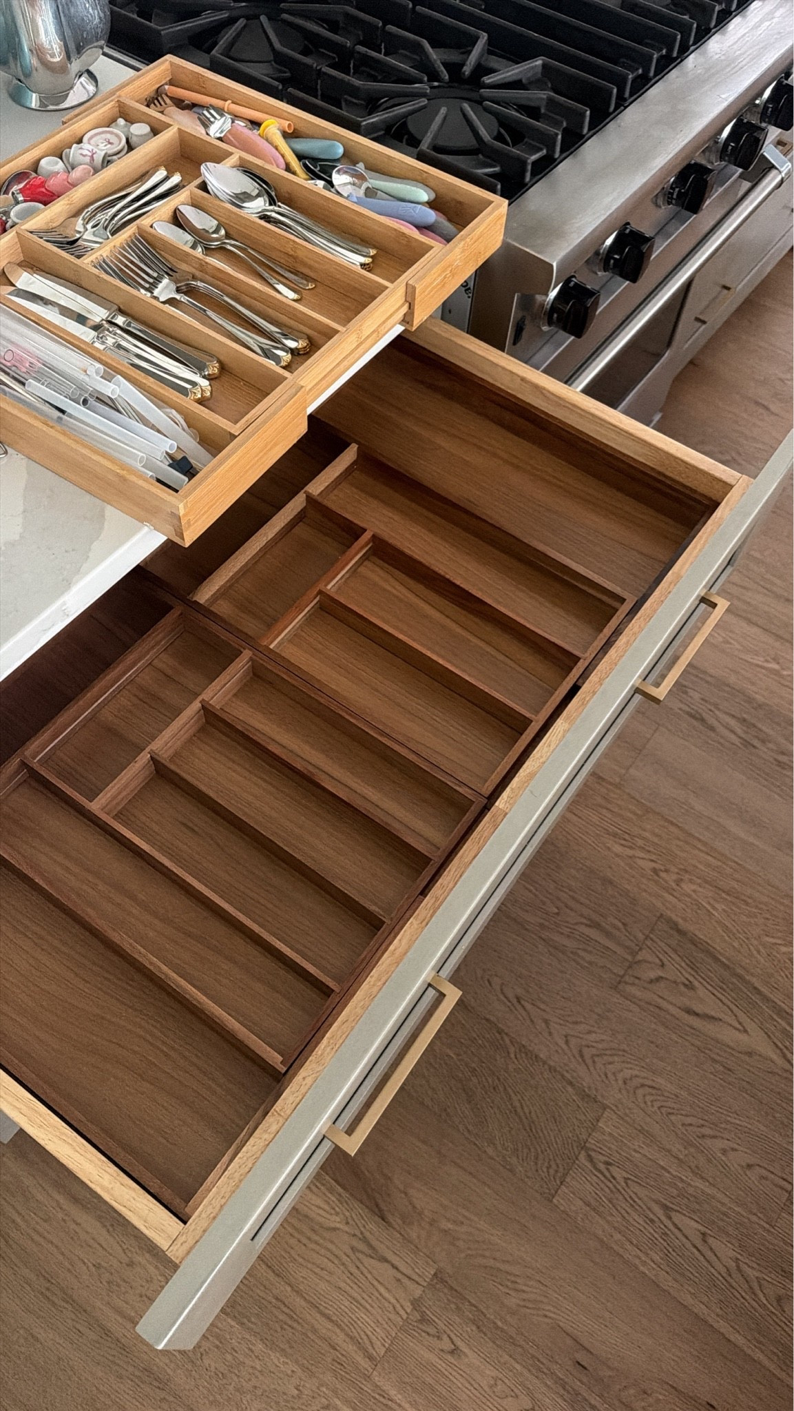 A drawer organizer that actually reaches both ends of the drawer!!👏

#LTKmomlife #LTKU #LTKHome