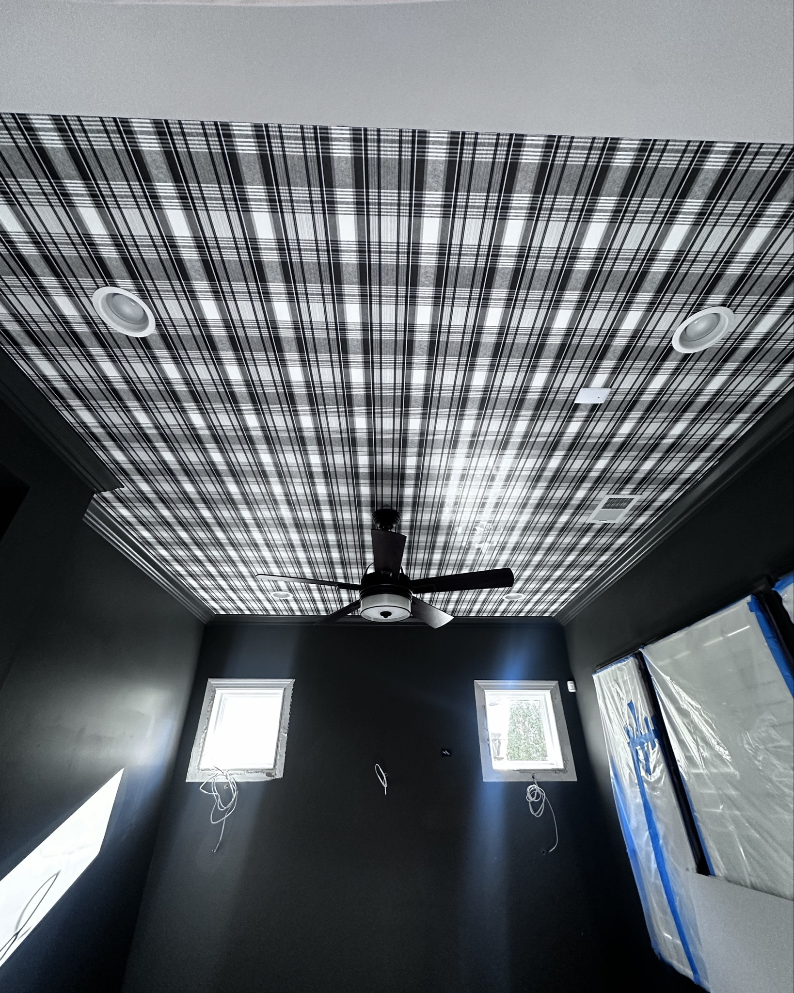 Plaid is trending and I’m here for it! This plaid wallpaper is perfection and looks great in any room!

#LTKHome