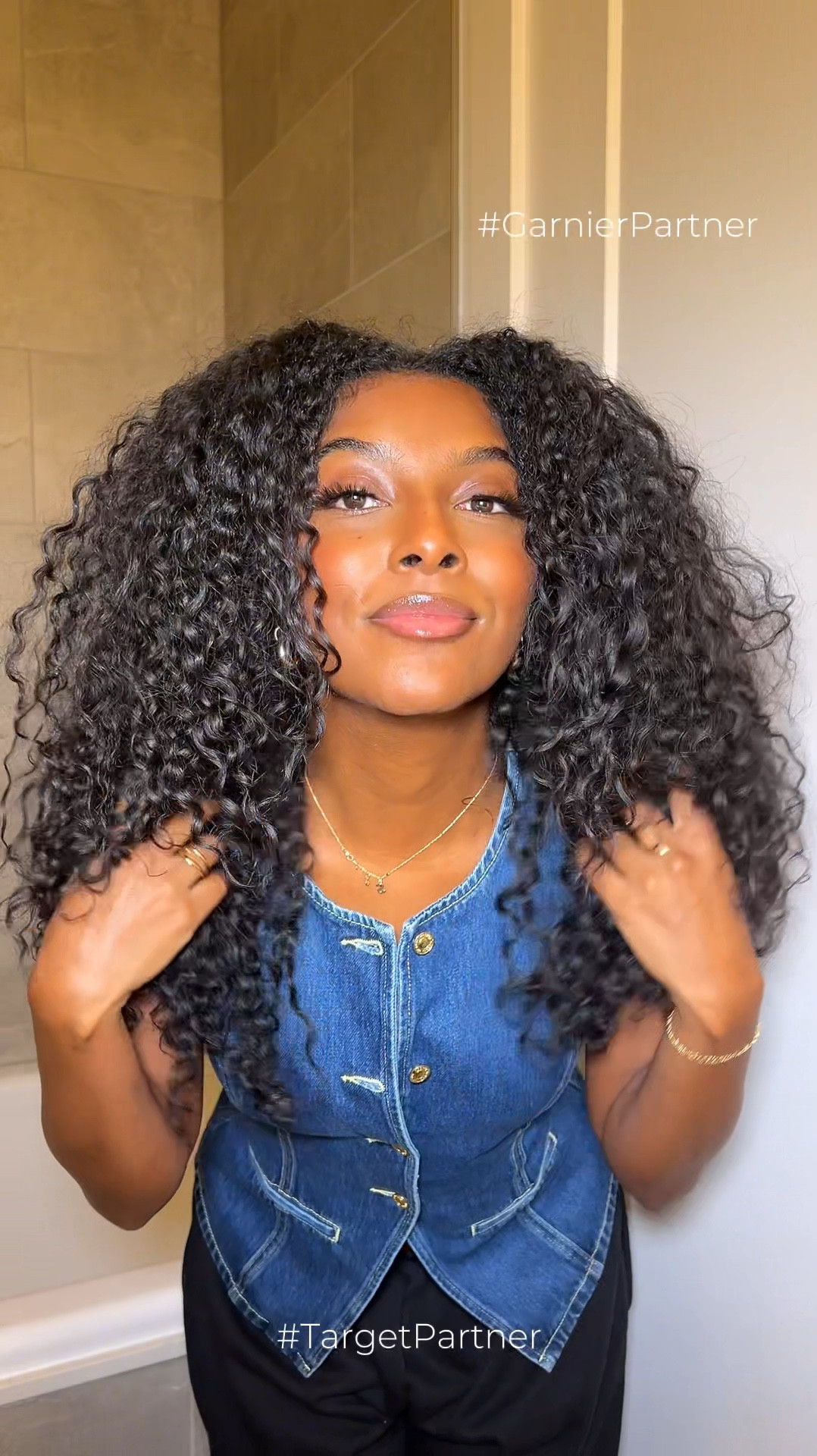  #ad Straight to curly routine with @garnierusa Whole Blends Honey Treasure Shampoo & Conditioner 🍯 💛  
@target #targetpartner #target #targetstyle #garnierpartner #naturalhair #washday