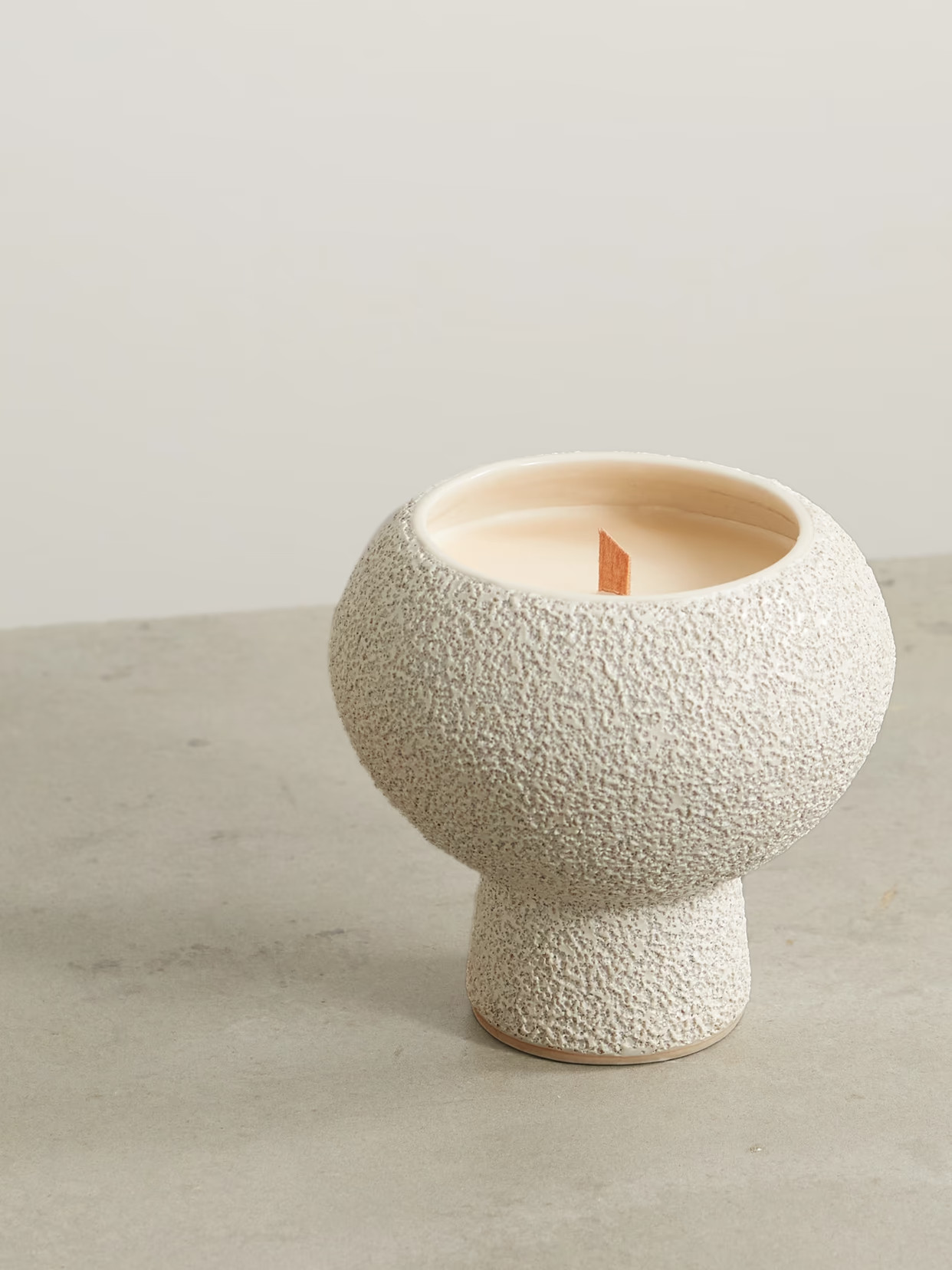 Marloe Marloe - + Net Sustain Scented Candle - Leather & Amber, 450g - Beige - One size | NET-A-PORTER APAC