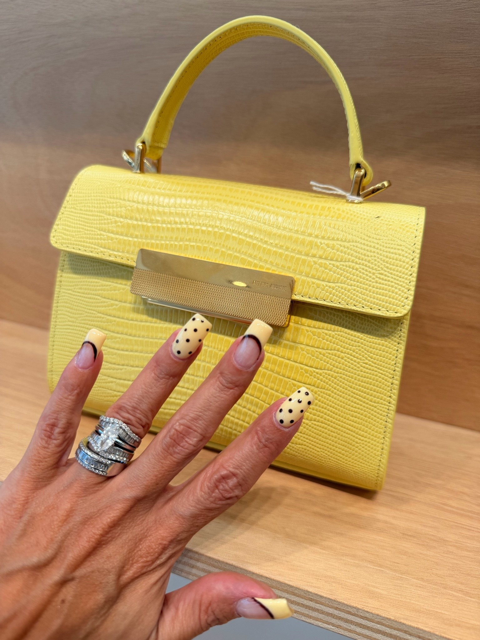 Love my Bags from Ateliers Auguste, the quiet luxury vibe and Elevated silhouette, the craftsmanship is top notch and that leather is a total dream. Chic Parisian aesthetic at its finest. @ATELIERS AUGUSTE
