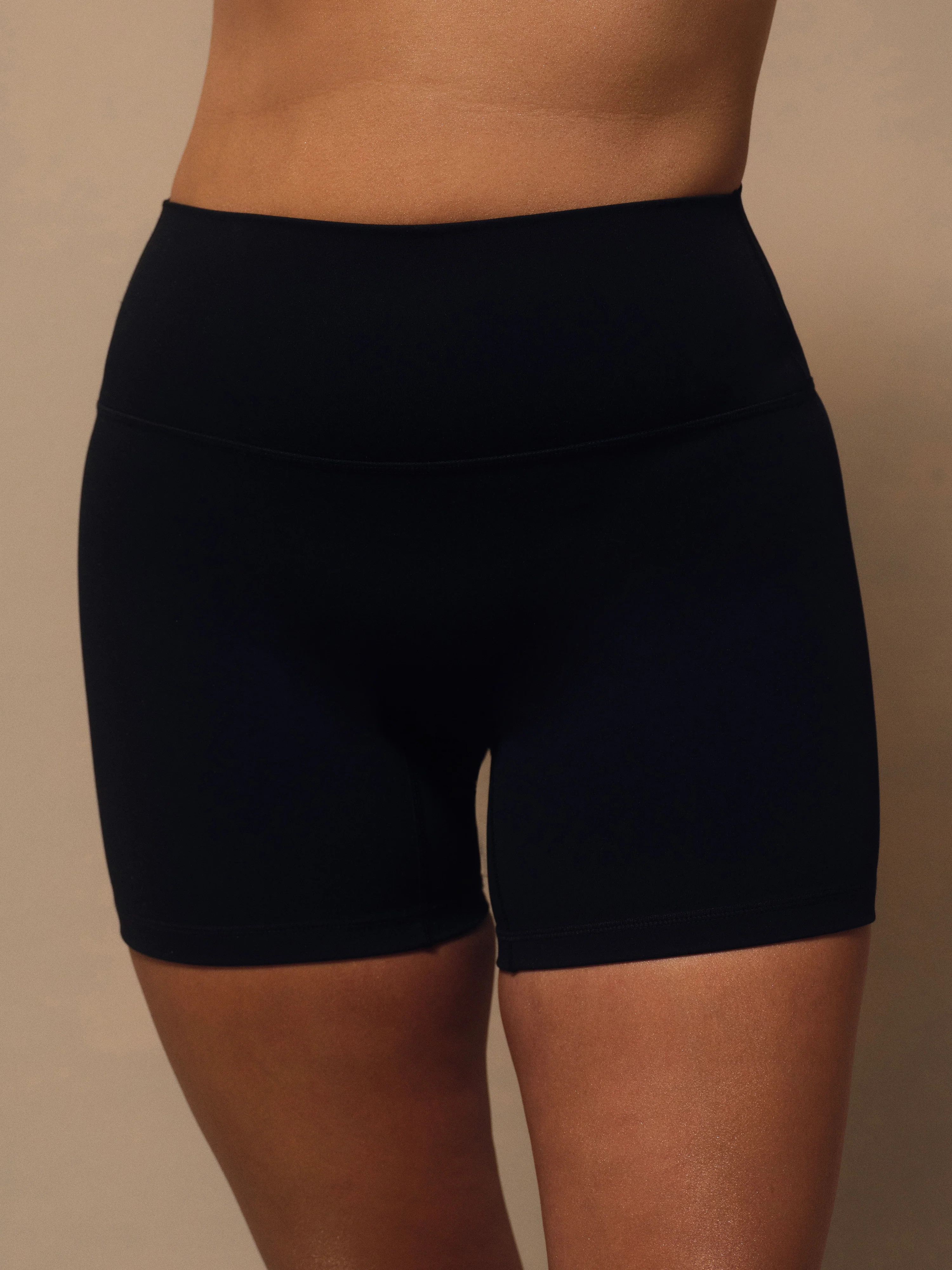 SPORTBODY\u00ae SPORTY SHORTS - ONYX | SET Active