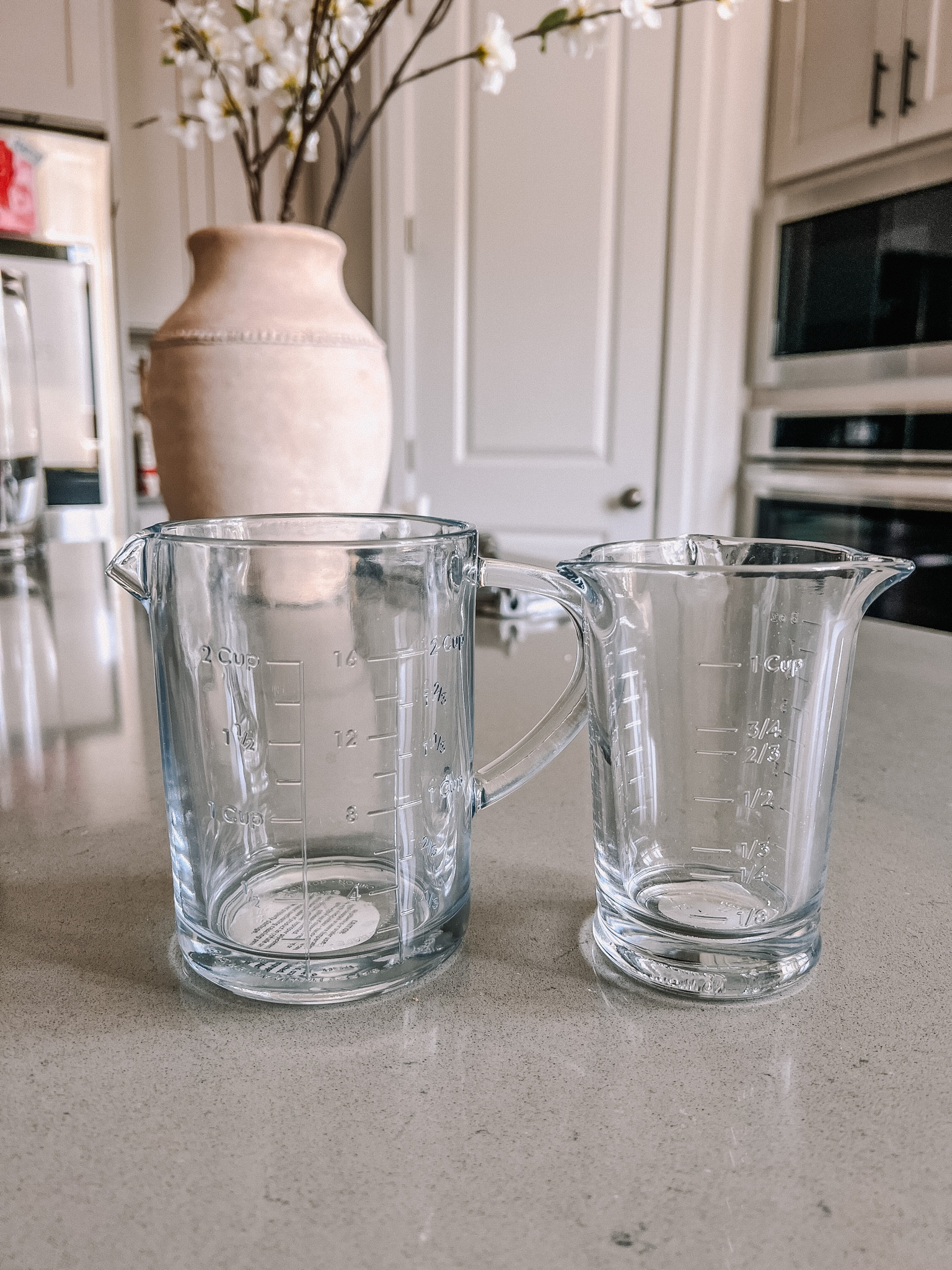 32OZ GLASS EMBOSSED MEASURING CUP