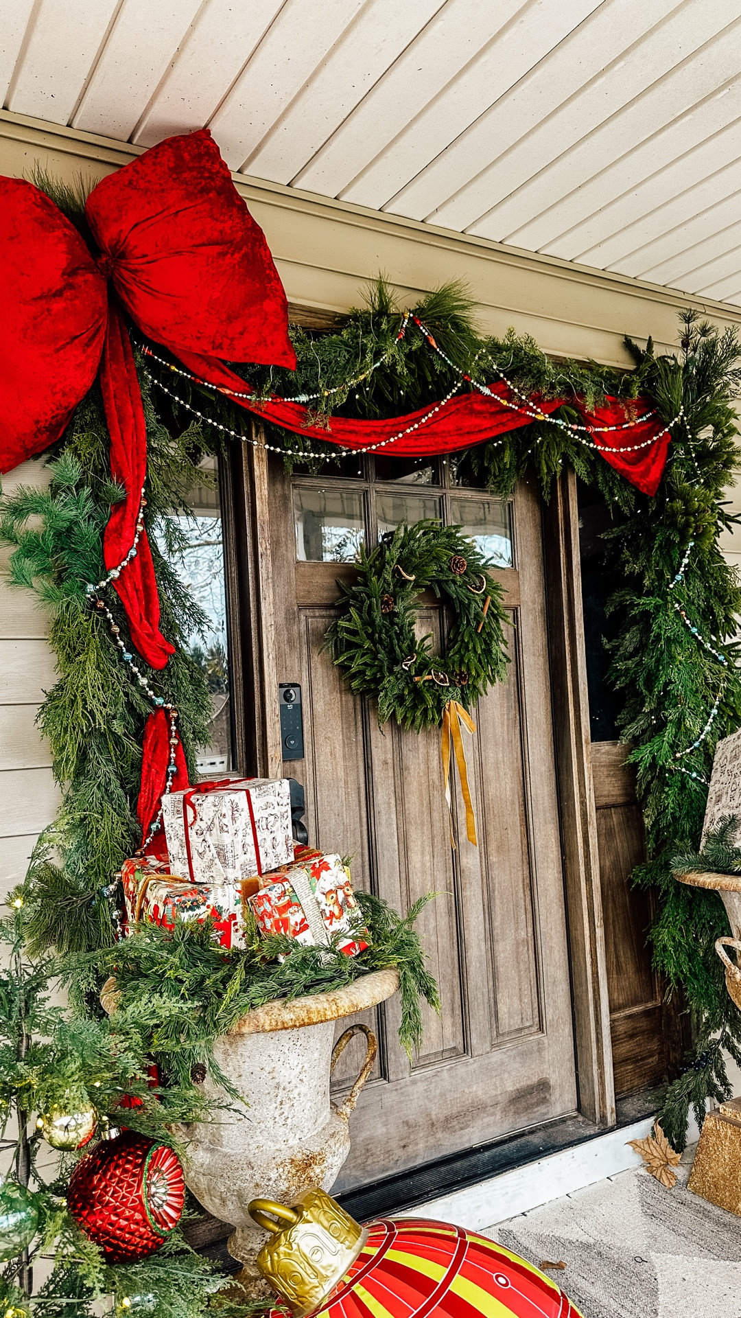 Cozy nostalgic Christmas front porch

#LTKHome #LTKSeasonal #LTKHoliday