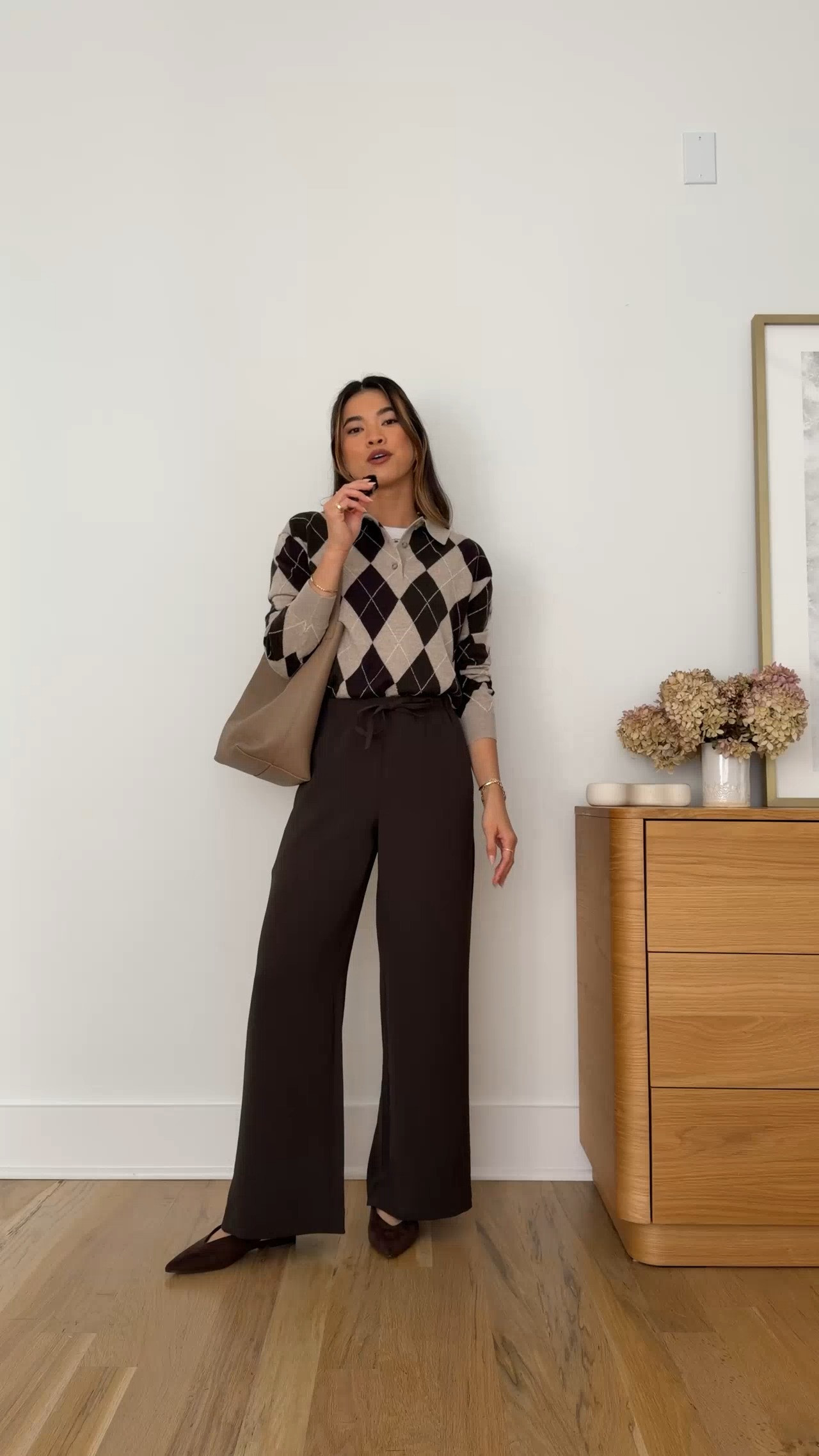 Are you looking for petite friendly pull on pants? These @Aritzia pants are perfect!

Sizing info:
-Aritzia Bare Merino Wool Aspect Polo Sweater (Size XS in h nd tpe/cc nb brwn)
-Aritzia The Lodge Pant Crepette (Size 2XS Short in Cacao Nib Brown)
-Aritzia HomeStretch Smooth Tune T-Shirt (Size Small in White) 


Aritzia best sellers, best pieces from Aritzia for petite, Aritzia pants for petite, what pants from Aritzia will fit if youre petite, Petite style guide, how to dress if you’re petite, Petite style, petite fashion, mom outfit, mom style, petite pants, petite outfit ideas, petite outfits, best pants for petite, petite lodge pants, fall style, fall outfits, autumn outfit, vacation outfits, Aritzia trouers for petite, Aritzia try on, fall sweater, aritzia sweater

#LTKootd #LTKSeasonal #LTKPetite
