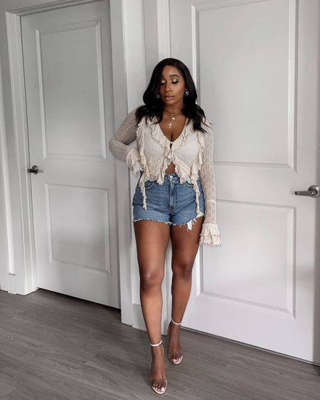 A casual/ cute look! Wearing a medium in the top and 28 in the shorts. Similar shorts linked! ✨

Abercrombie, OOTD inspo, Outfit inspo, Revolve, summer styles 

#LTKSeasonal #LTKStyleTip #LTKFindsUnder100