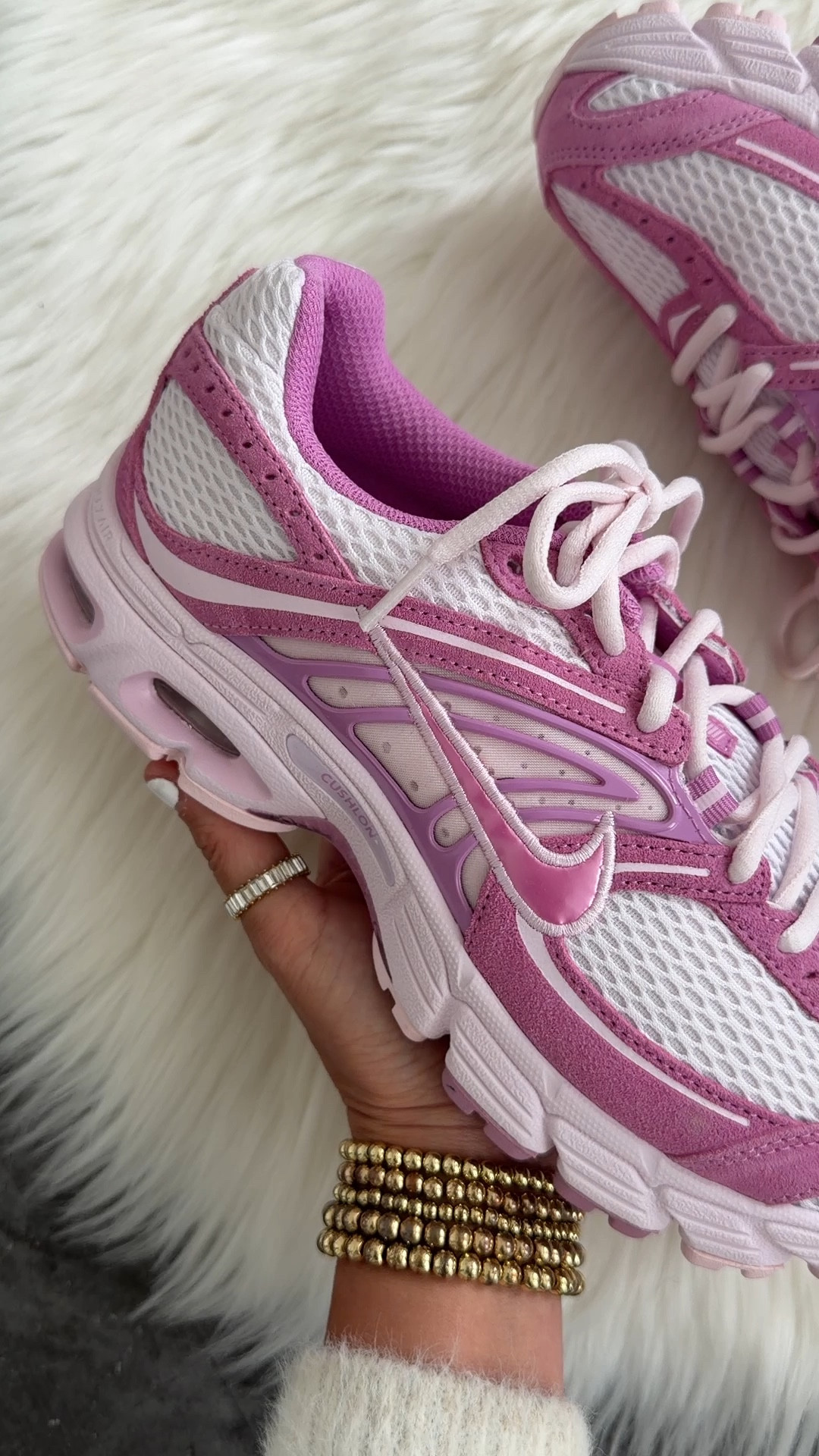 Nike Air Max Moto 2K SE sneakers runs true to size Pearl Pink / Pink Foam / Light Magenta