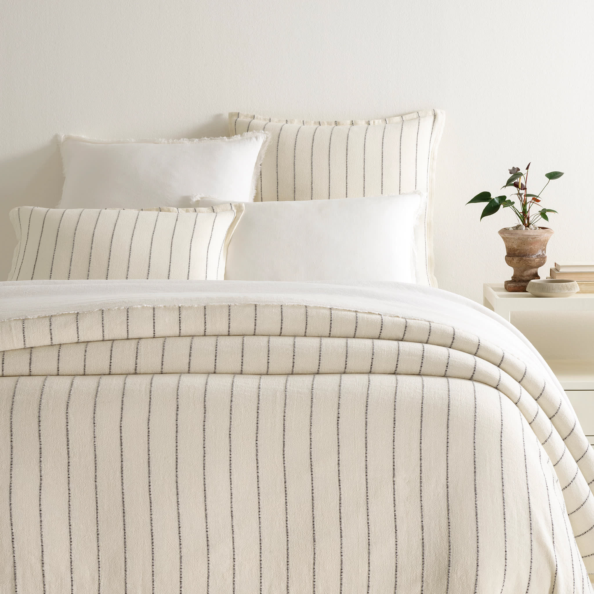 Leigh Linen Iron Duvet Cover - Full/Queen | Annie Selke