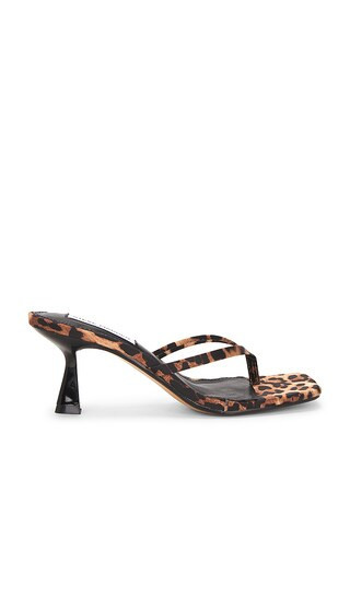 Steve Madden Allies Sandal in Brown. - size 7.5 | Revolve Clothing (Global)