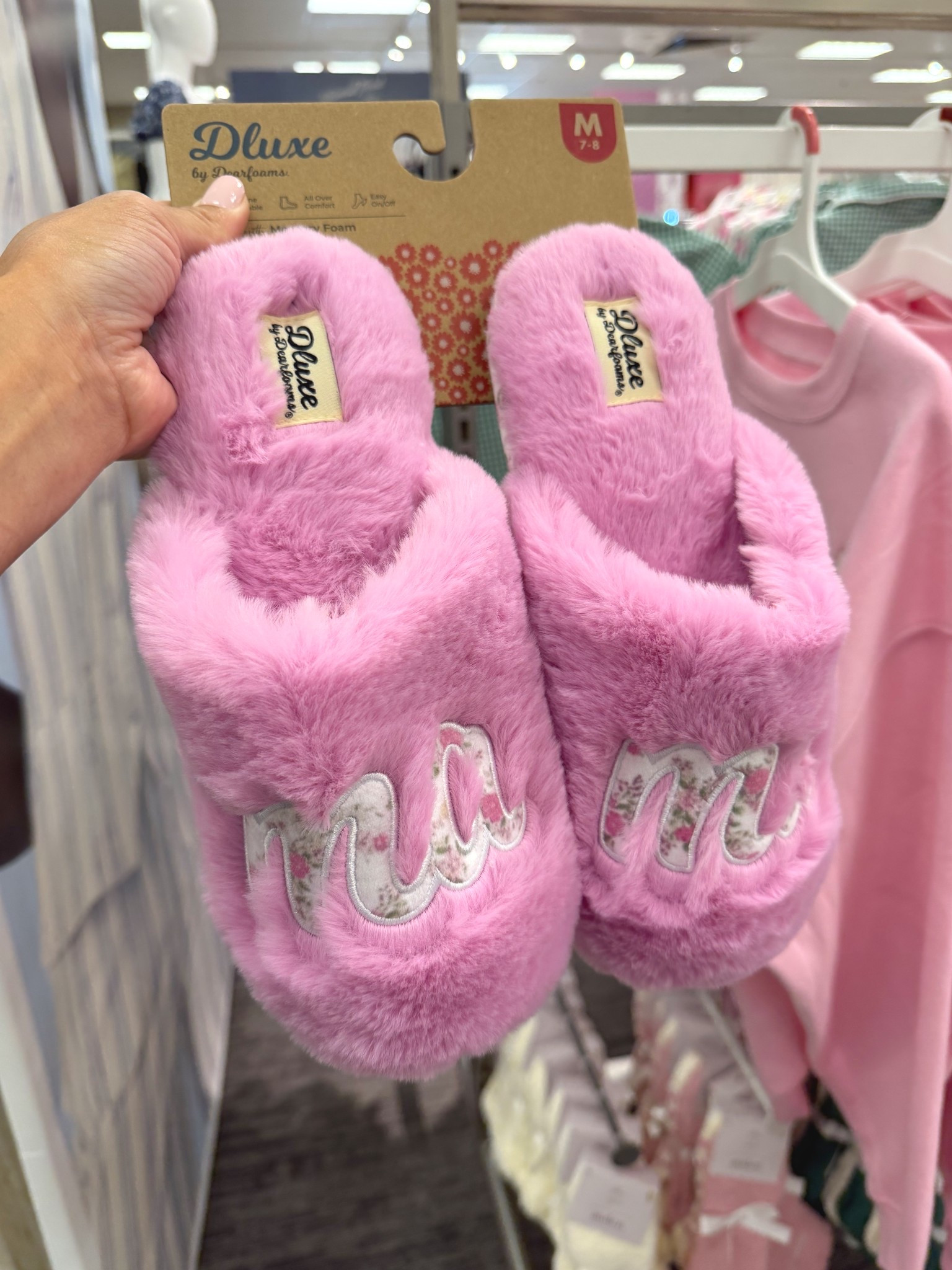 dLuxe Dearfoam Graohuc floral plush slippers #targetstyle #dearfoams #graphicslippers 

#LTKmomlife #LTKselfcare #LTKHome