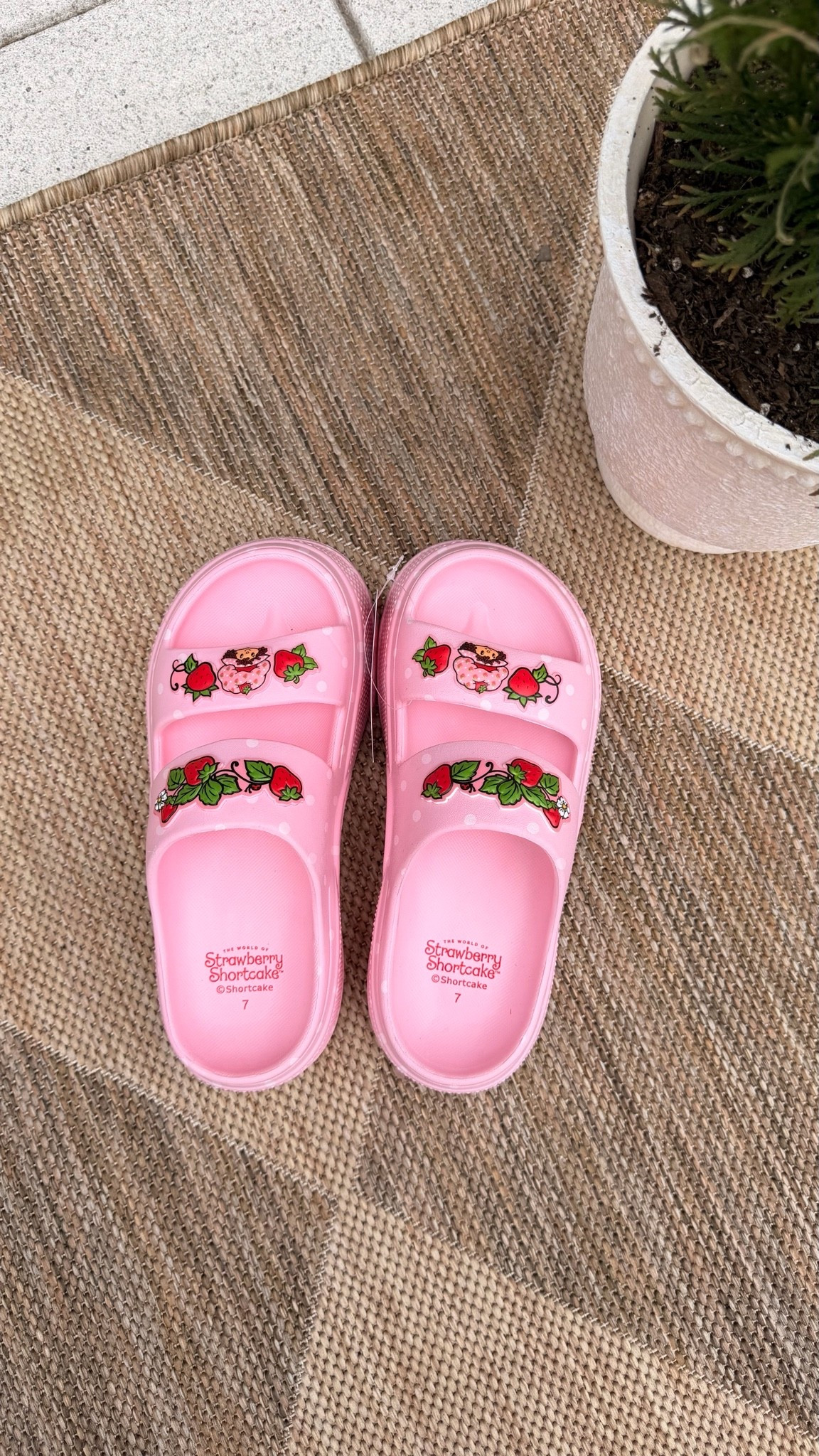 New gardening shoes 🍓 

Fits true to size

#LTKHome #LTKSeasonal