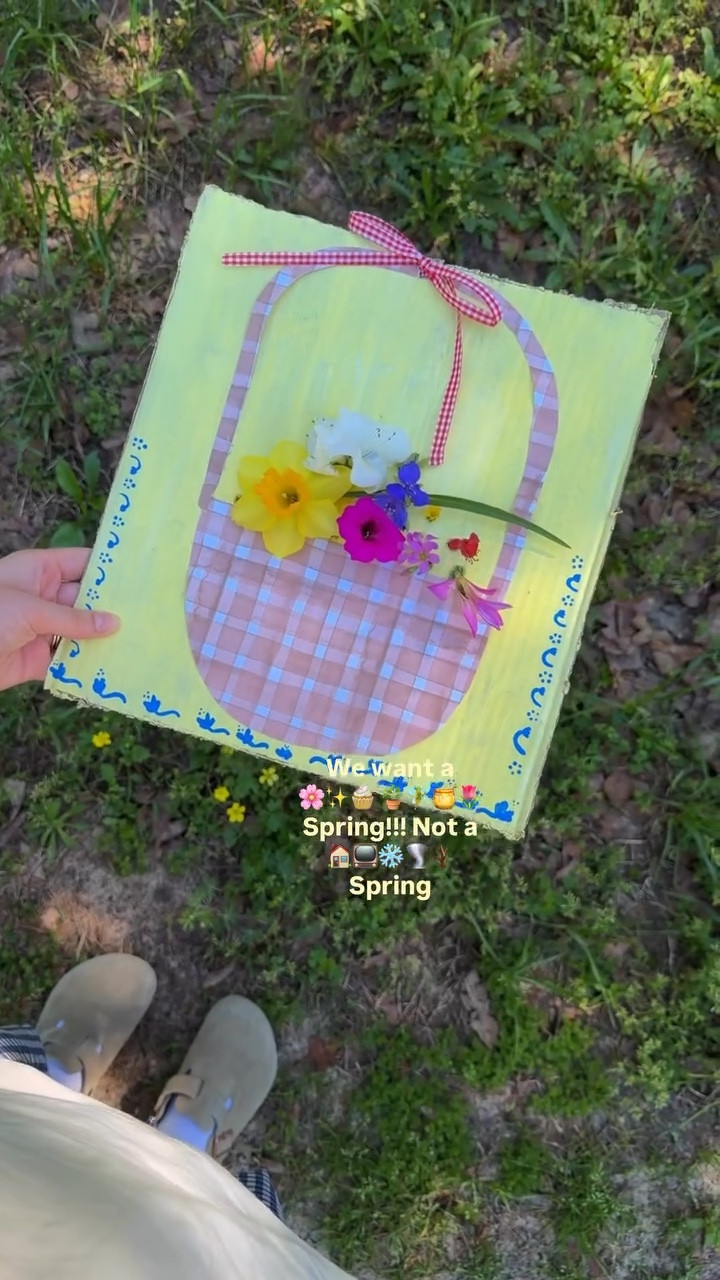 Happy flower foraging! Reminder not to pick your neighbors flowers. Wild flowers are best, but if your neighborhood has a sanctioned flower area, try to choose the ones that are already lying on the floor or are clearly on their way out! #flowerwalk #springactivities #springtime #cottagecore #whimsical