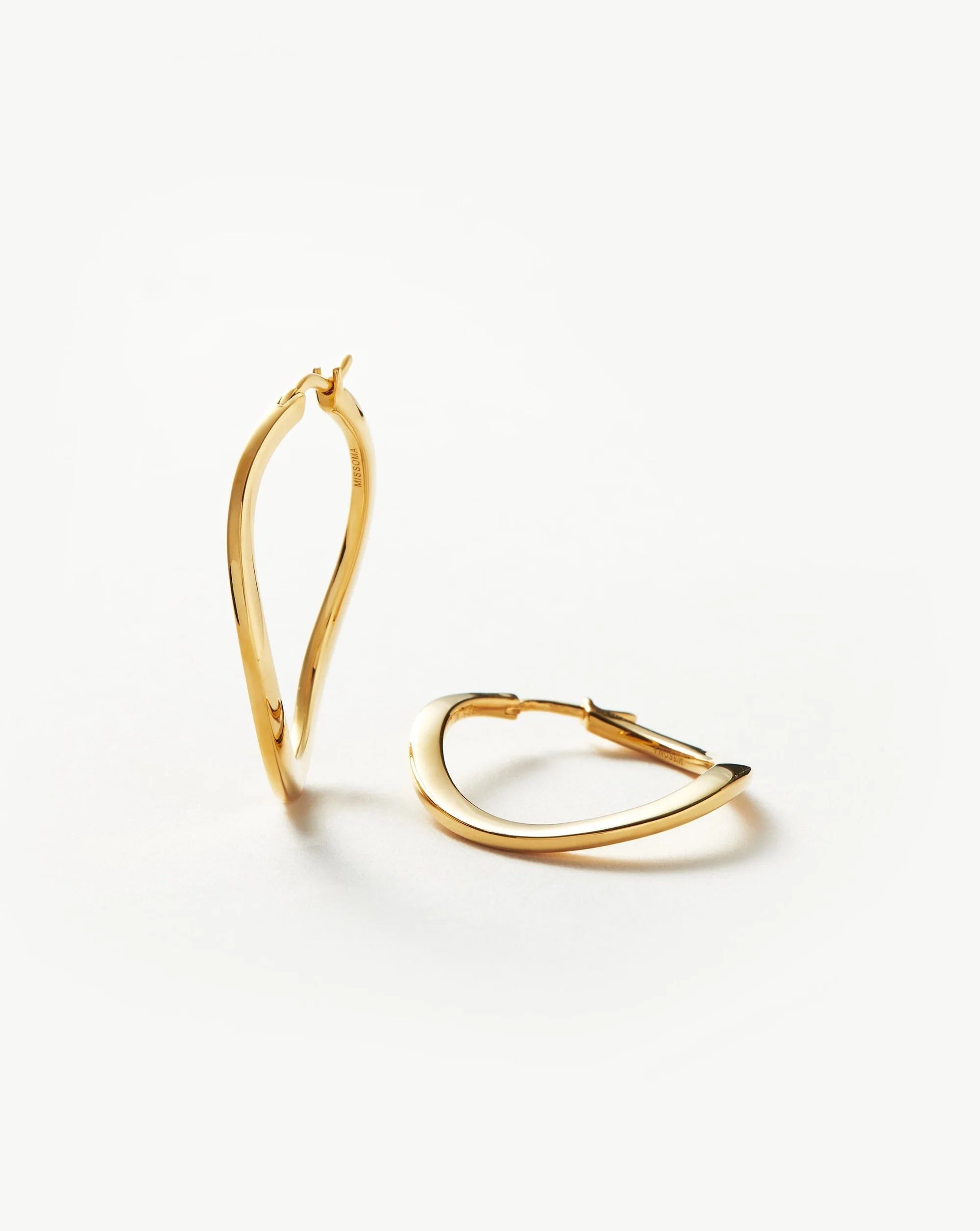 Classic Curve Medium Hoop Earrings | 18ct Gold Plated Vermeil Earrings | Missoma