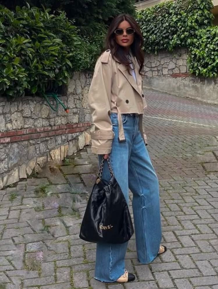 White shirt 
Camel crop trench coat 
Wide leg jeans 
Nude cap  toe pumps 
Black Chanel tote 

#LTKStyleTip #LTKSaleAlert #LTKPetite