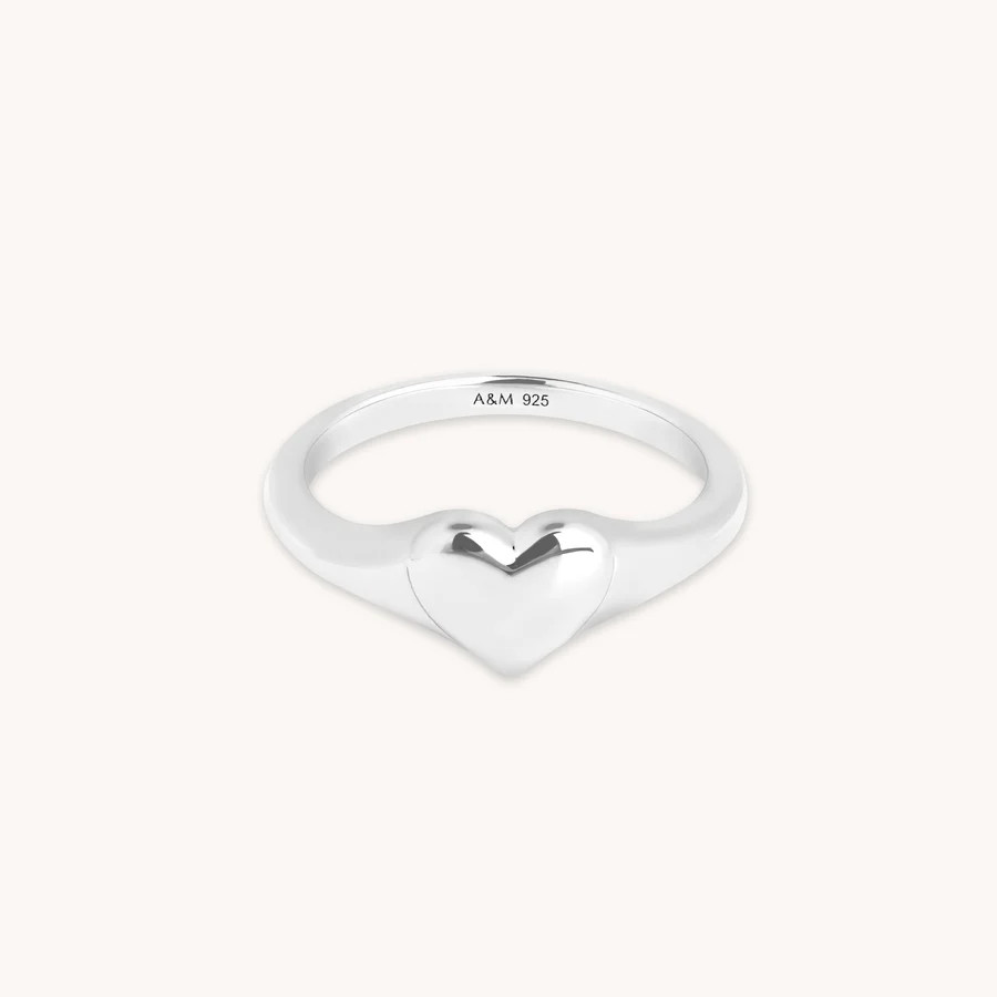 Heart Signet Ring in Gold | Astrid & Miyu UK