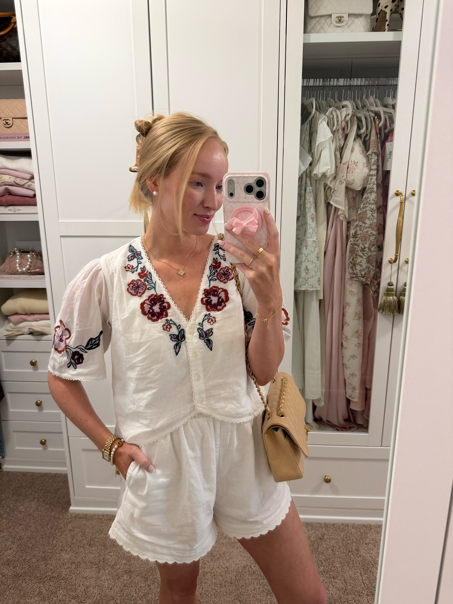I’ve work this top weekly since I bought it! It’s perfect for this time of year. 100% cotton and bridges you right into fall. I’m wearing a small!

#LTKootd
