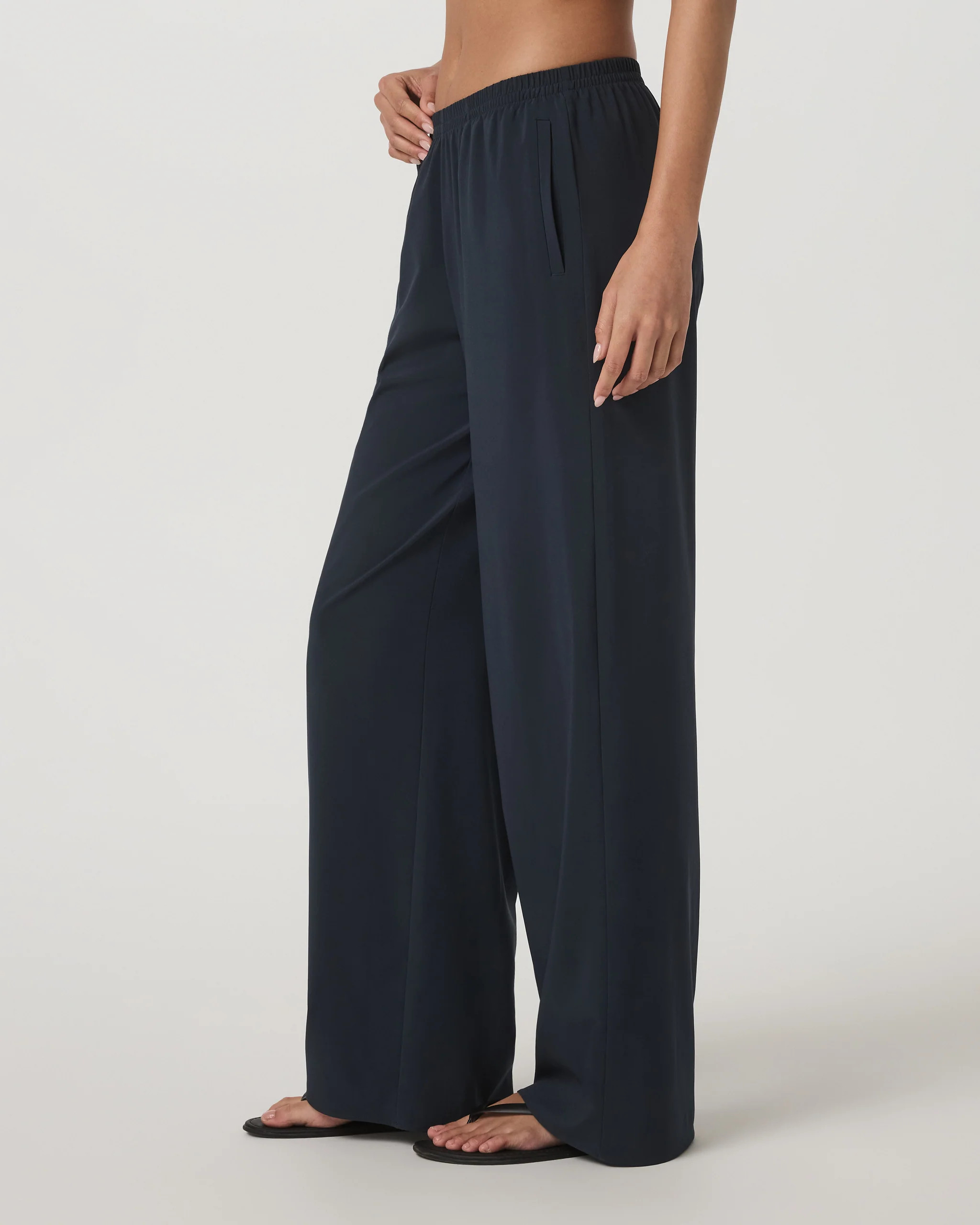 Villa Everyday Wideleg - Long – Women's Ink Lightweight Pants – Vuori | Vuori Clothing (US & Canada)