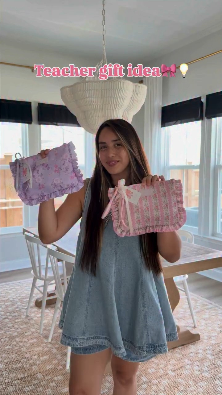 Back-to-school teacher gift idea🎀 so cute and girly!

Comment “PINK” and I’ll send you a 🔗✨

#backtoschool #teachgift #giftinspo