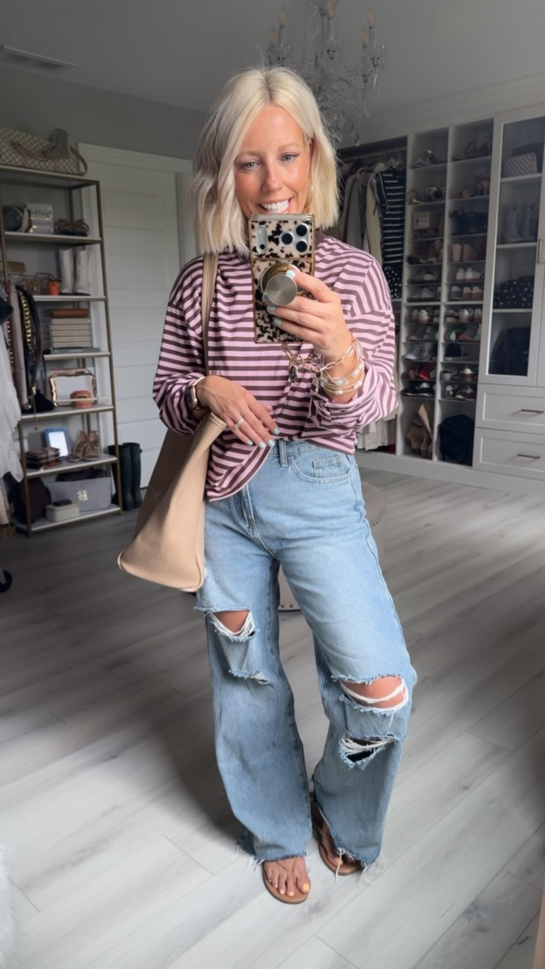 I wasn’t expecting to love this tee so much but I do!!!
⬇️⬇️⬇️
Tee small (runs big)
Jeans medium (roomy fit)

#LTKSaleAlert #LTKSeasonal #LTKootd