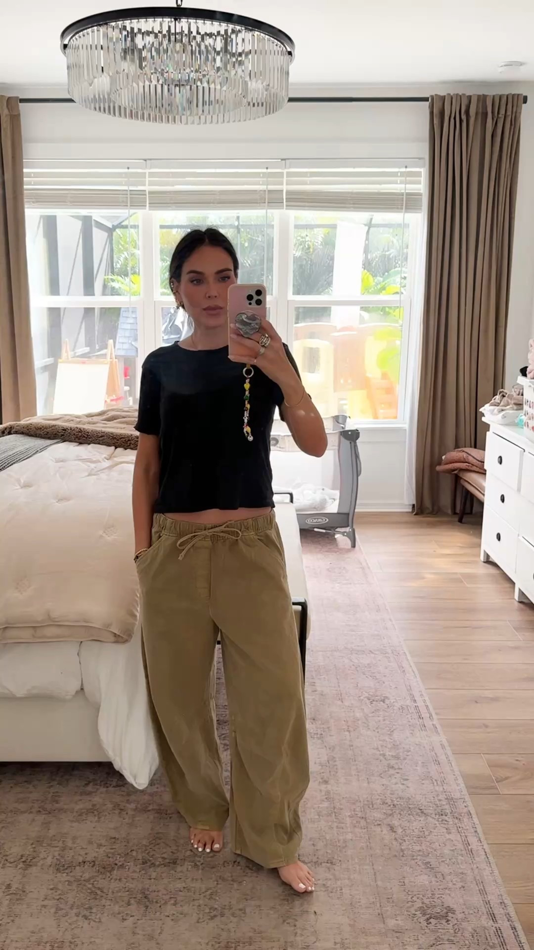 Gap twill easy horseshoe pants in a size small. Obsessed w these I have them in 2 colors! On sale rn 

#LTKSaleAlert #LTKFindsUnder100 #LTKStyleTip