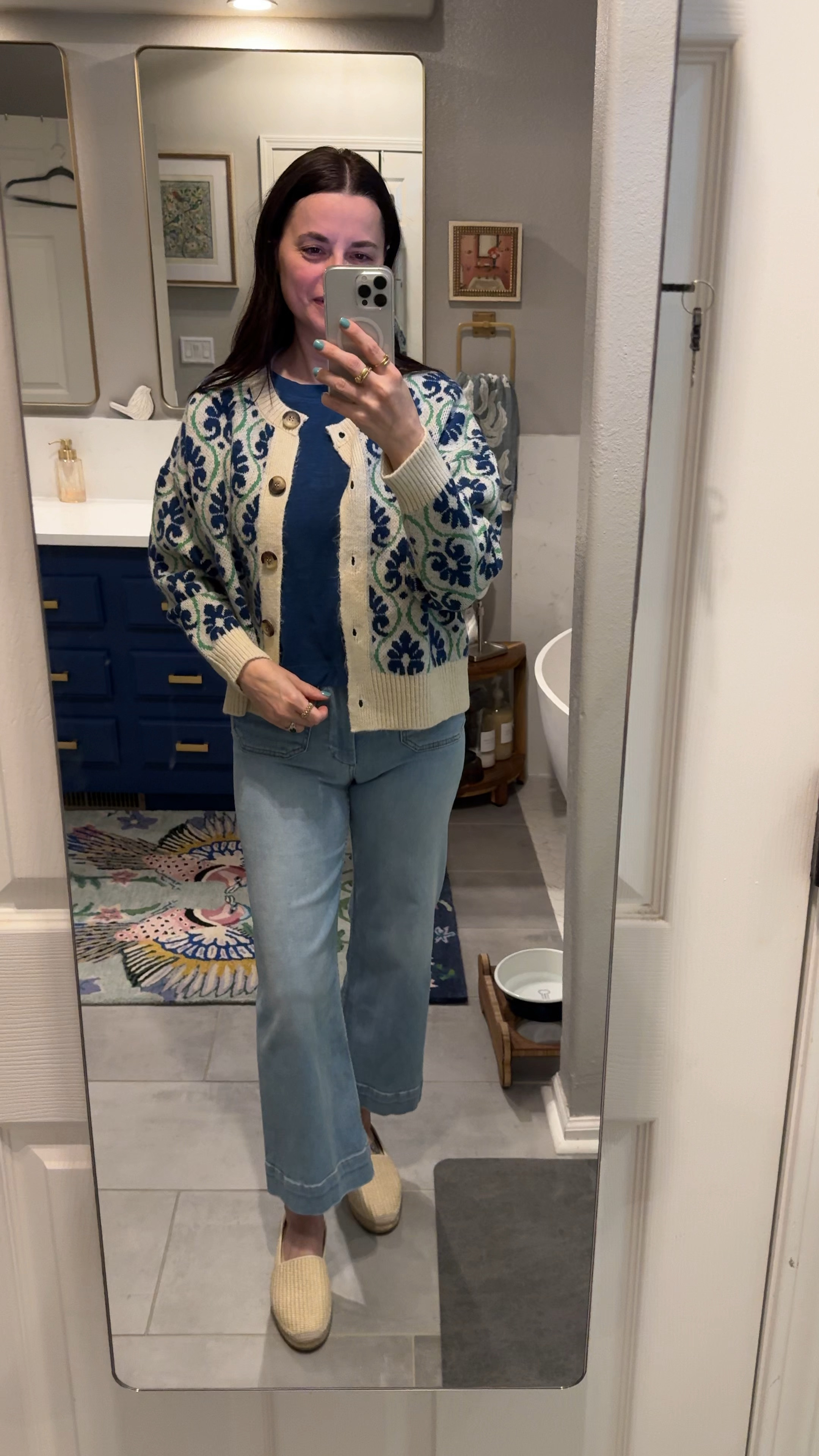 This sweater ❤️❤️❤️ It is so soft and pretty. I’m wearing a small for a slightly big fit. Jeans are stretchy and soft denim. T-shirt is your better than basic solid tee!  This shoes are perfect for transitioning into Fall!

#LTKStyleTip #LTKVideo #LTKShoeCrush