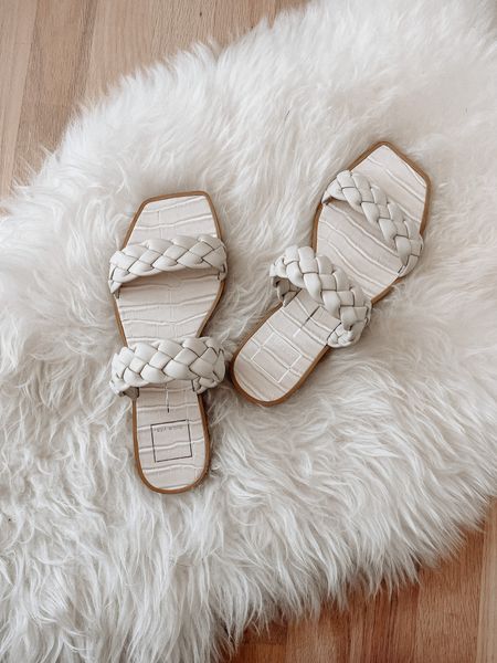 Spring sandals 🤍